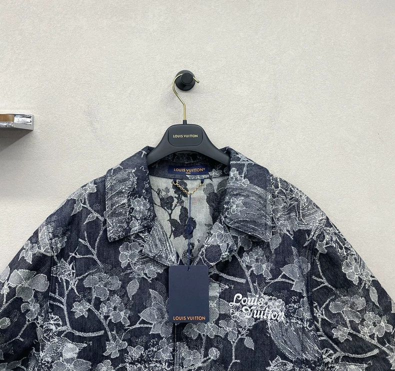 Louis Vuitton Louis Vuitton 24 floral floral print short sleeves shirt 25 Size US M / EU 48-50 / 2 - 4 Thumbnail