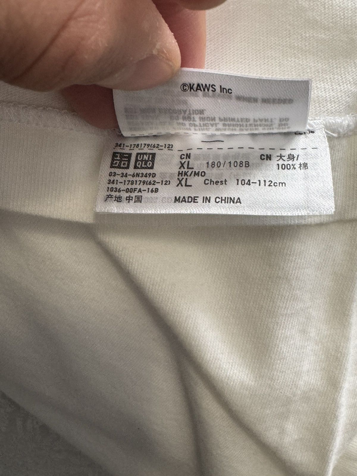 Kaws × Uniqlo Uniqlo X Kaws Chum 2016 White T Shirt Lifestyle Streetwear Size US XL / EU 56 / 4 - 6 Thumbnail