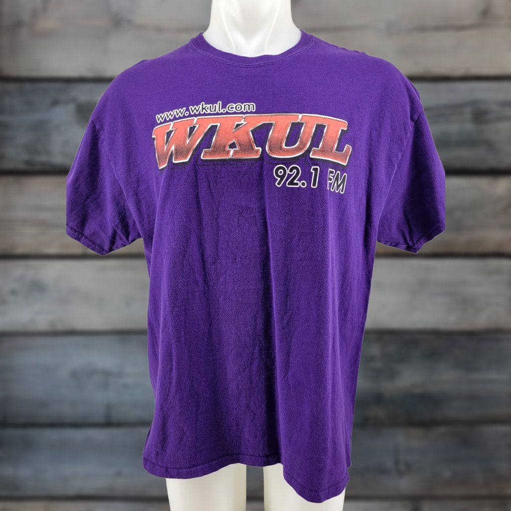 Gildan VINTAGE WKUL 92.1 FM Mens Shirt Purple XL Gildan T-Shirt Short Sleeve Button? Size US XL / EU 56 / 4 - 1 Thumbnail