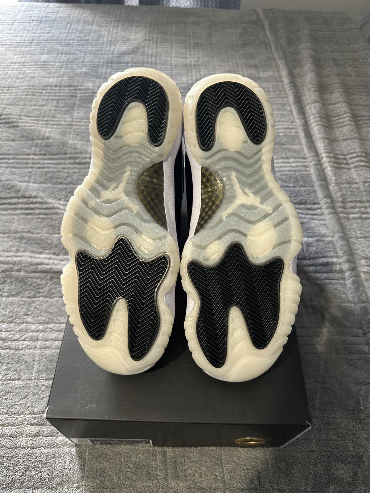 Jordan Brand × Nike Jordan 11 - Gratitude Size US 9 / EU 42 - 8 Thumbnail