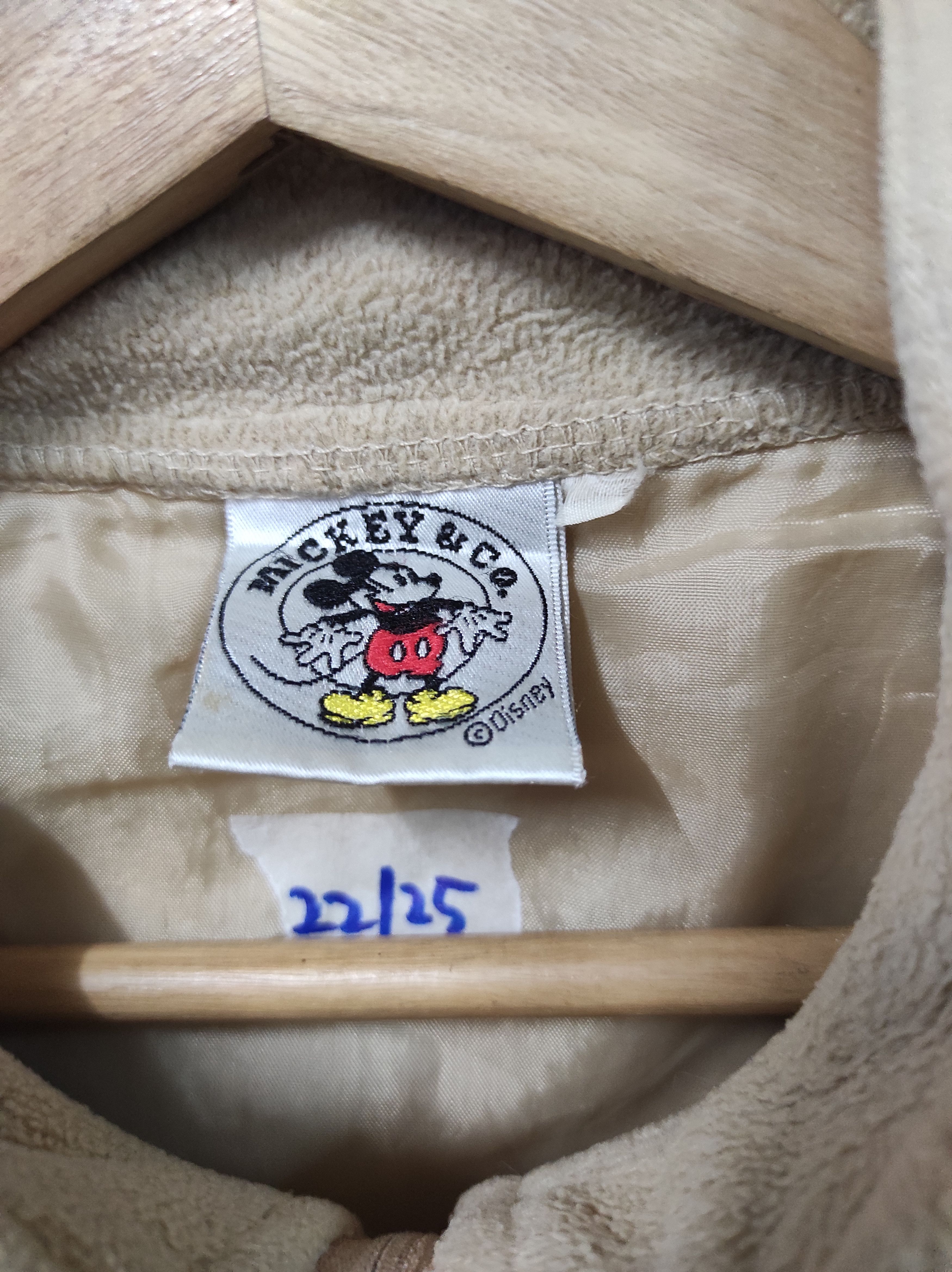 Japanese Brand × Mickey Mouse × Vintage MICKEY & CO MICKEY MOUSE EMBROIDERY VEST JACKET SLEEVELESS Size US M / EU 48-50 / 2 - 7 Thumbnail
