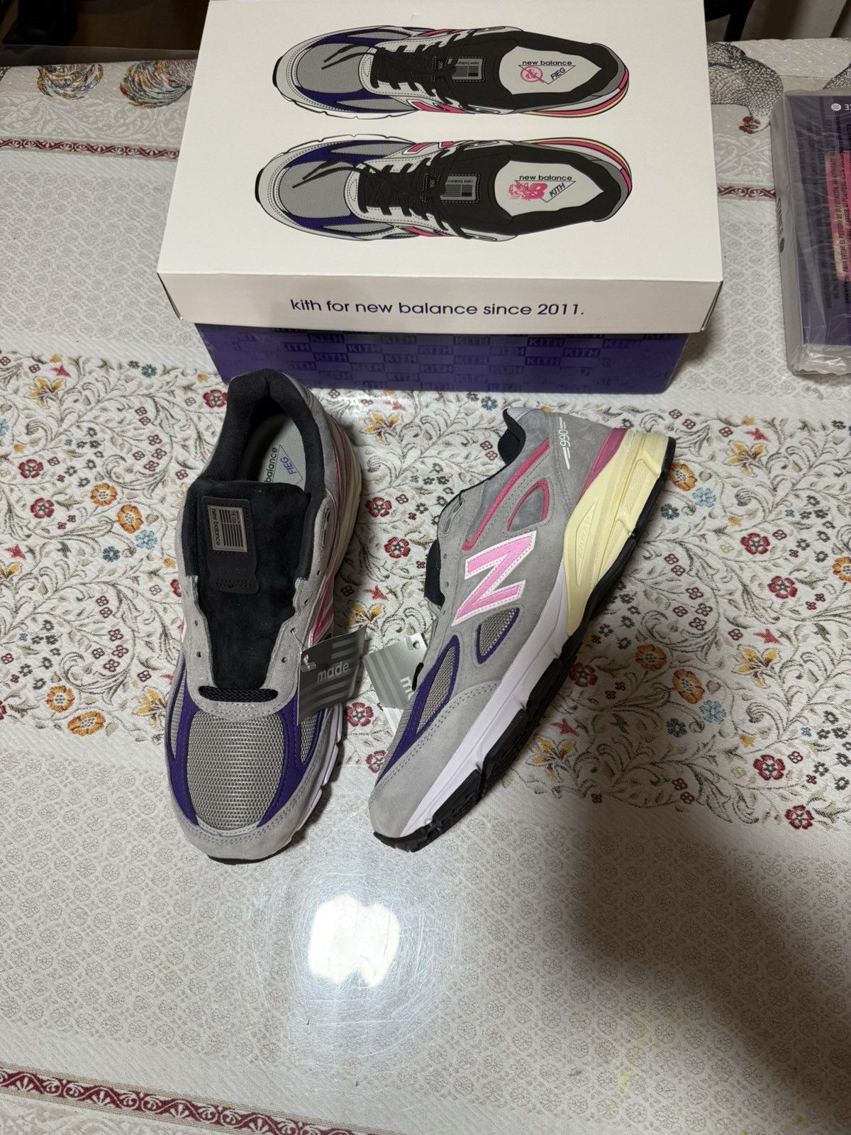 Kith × New Balance NEW BALANCE KITH X UNITED ARROWS & SONS X 990V4 Grey/Pink 11 Size US 11 / EU 44 - 1 Thumbnail