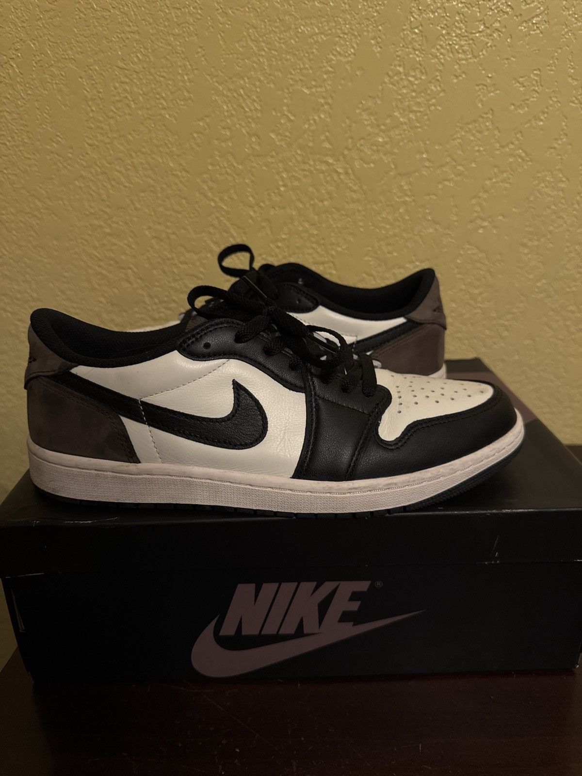 Nike Jordan 1 Retro Low OG Size US 10 / EU 43 - 7 Thumbnail