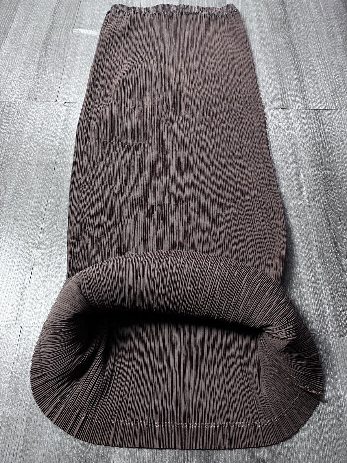 1990s Issey Miyake Pleated Maxi Skirt in Brown, Women's (Size 30) — image 3 of 5