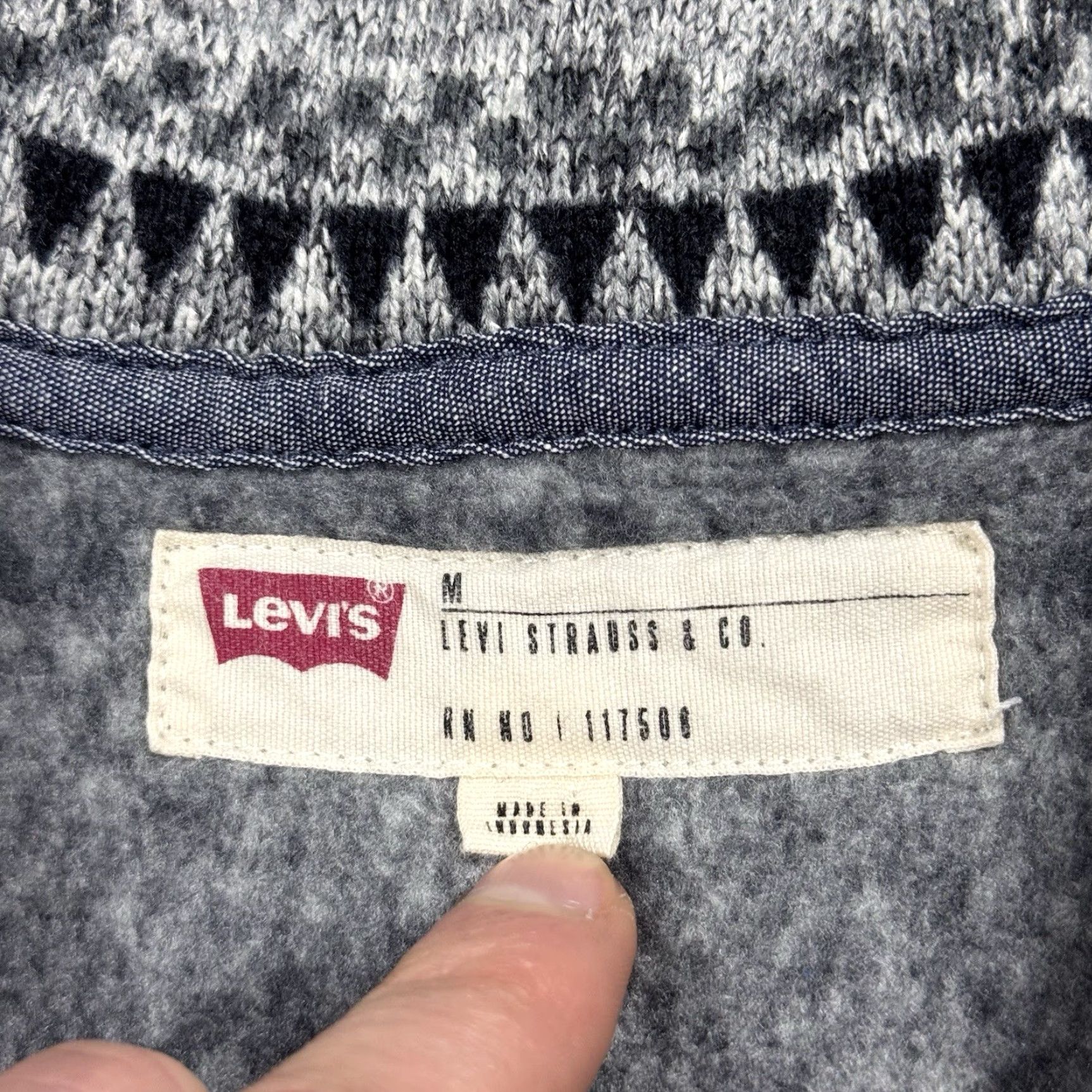 Levi's VINTAGE LEVIS Cardigan Sweater Men M Southwest Aztec Knit Button Pullover Size US M / EU 48-50 / 2 - 3 Thumbnail