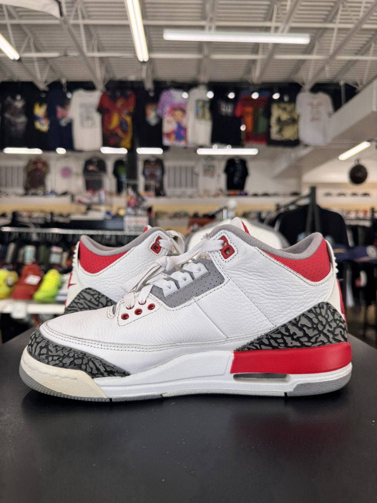 Jordan Brand Air Jordan 3 Fire Red Size 7Y (2022) Size US 7 / EU 40 - 4 Thumbnail