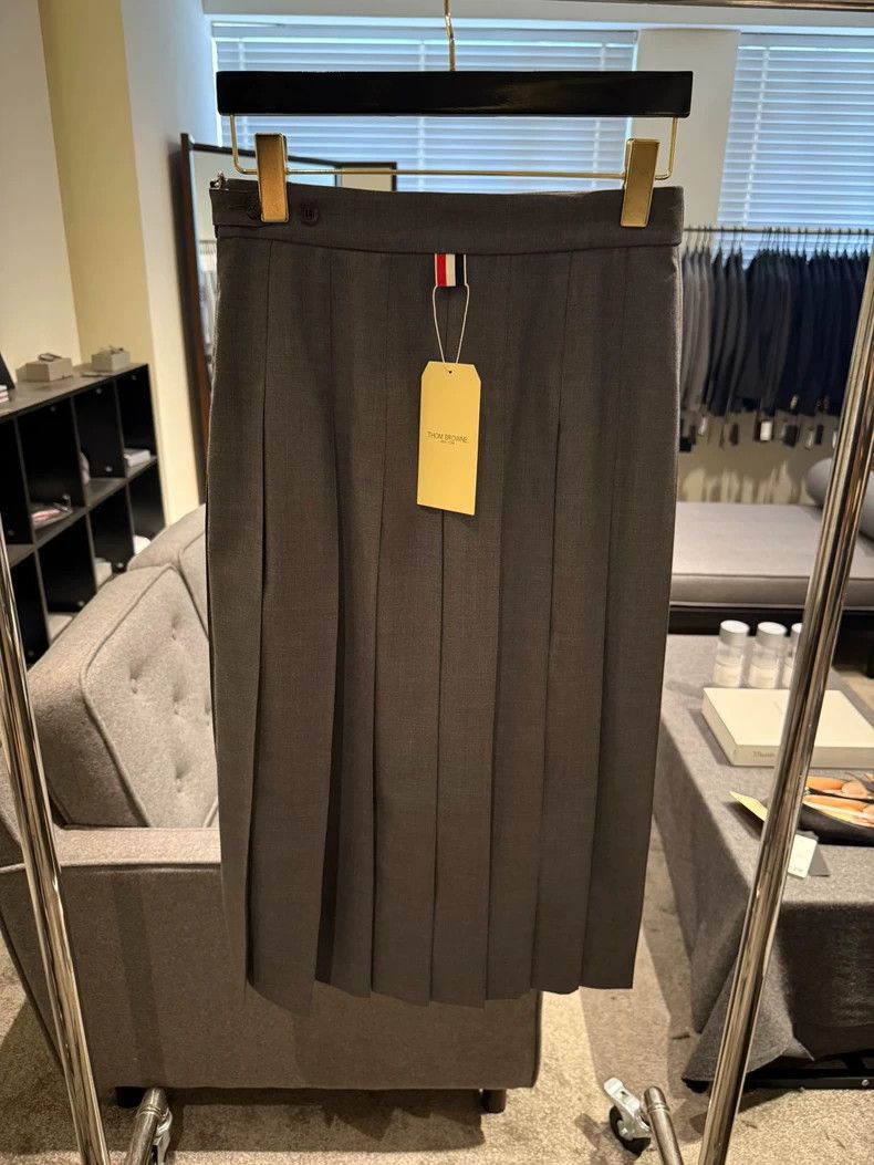 Thom Browne Thom Browne A pleated skirt Size 26" / US 2 / IT 38 - 2 Thumbnail
