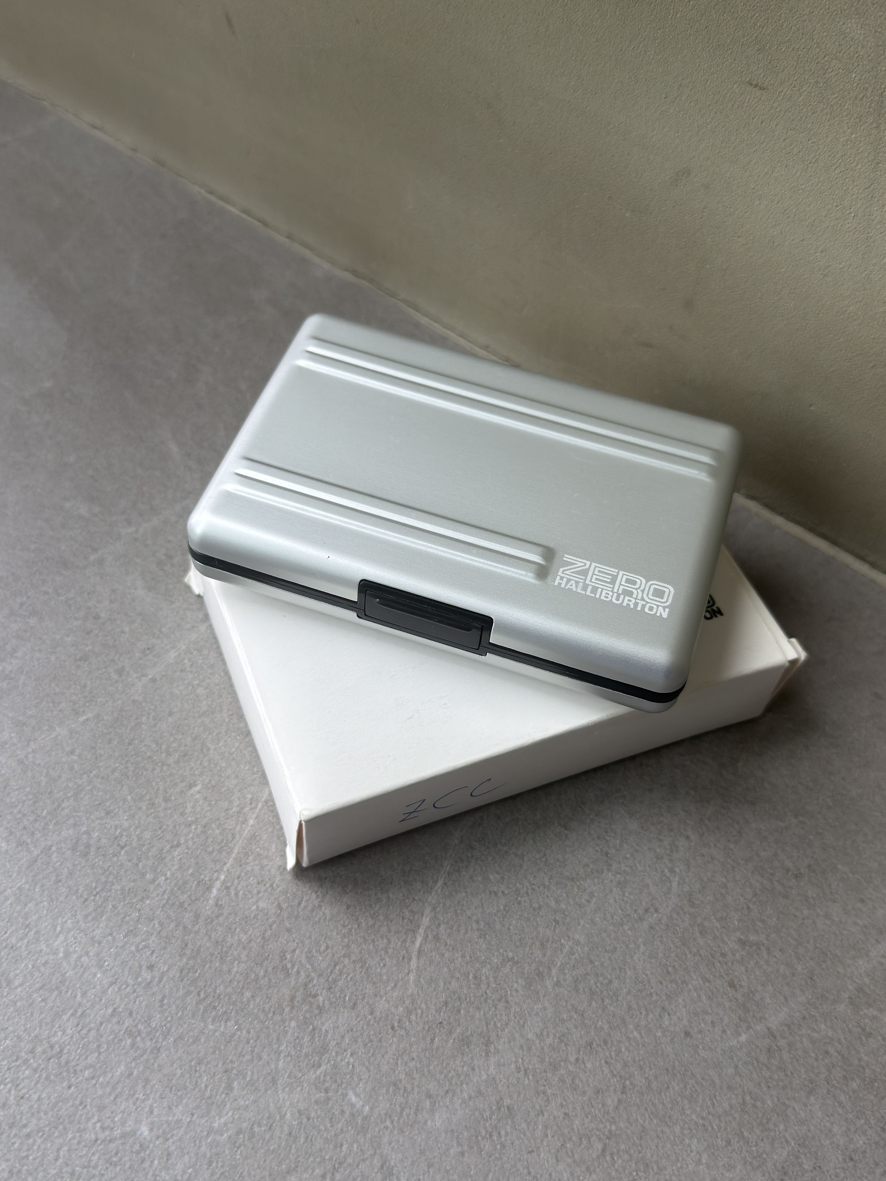 Other Zero Halliburton USA Aluminium Card Holder Cigarette Box Size ONE SIZE - 12 Thumbnail