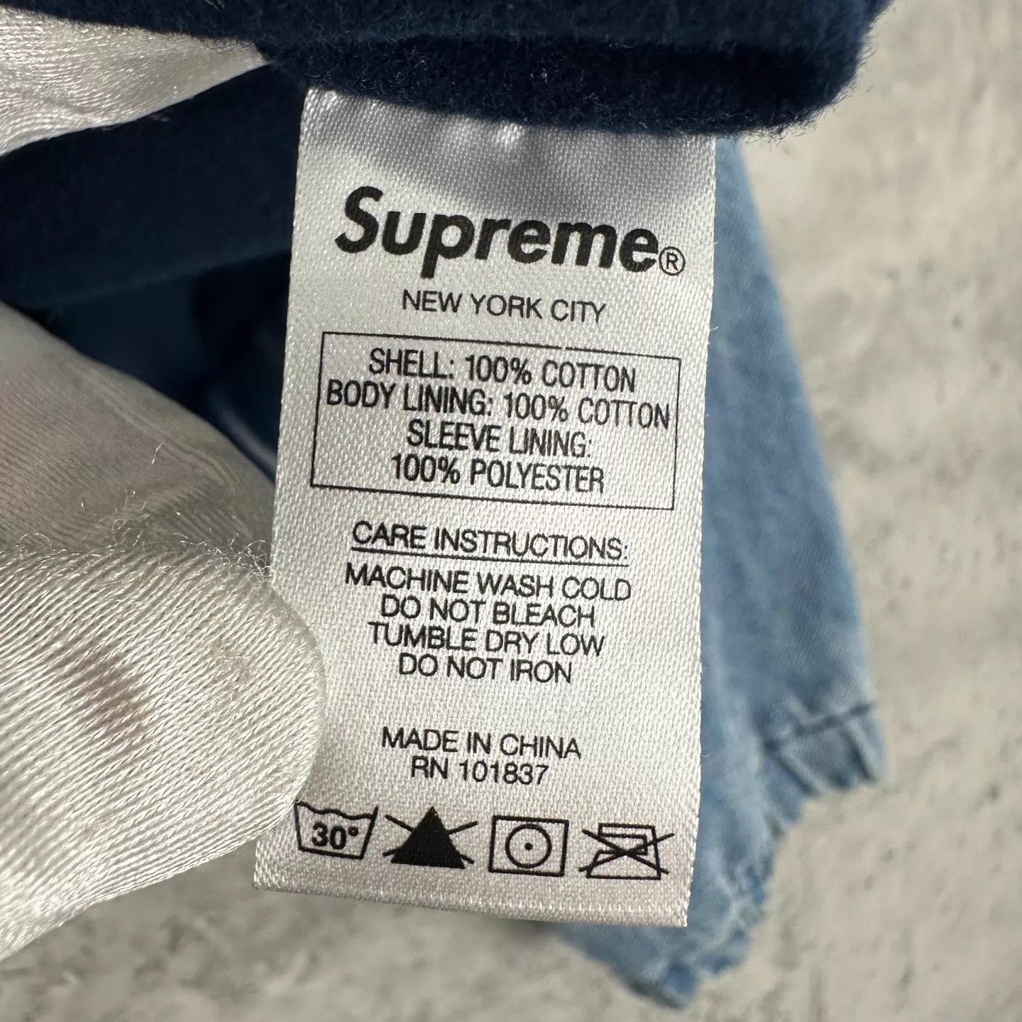 Supreme Supreme Embroidered Logo Denim Jacket L Size US L / EU 52-54 / 3 - 5 Thumbnail