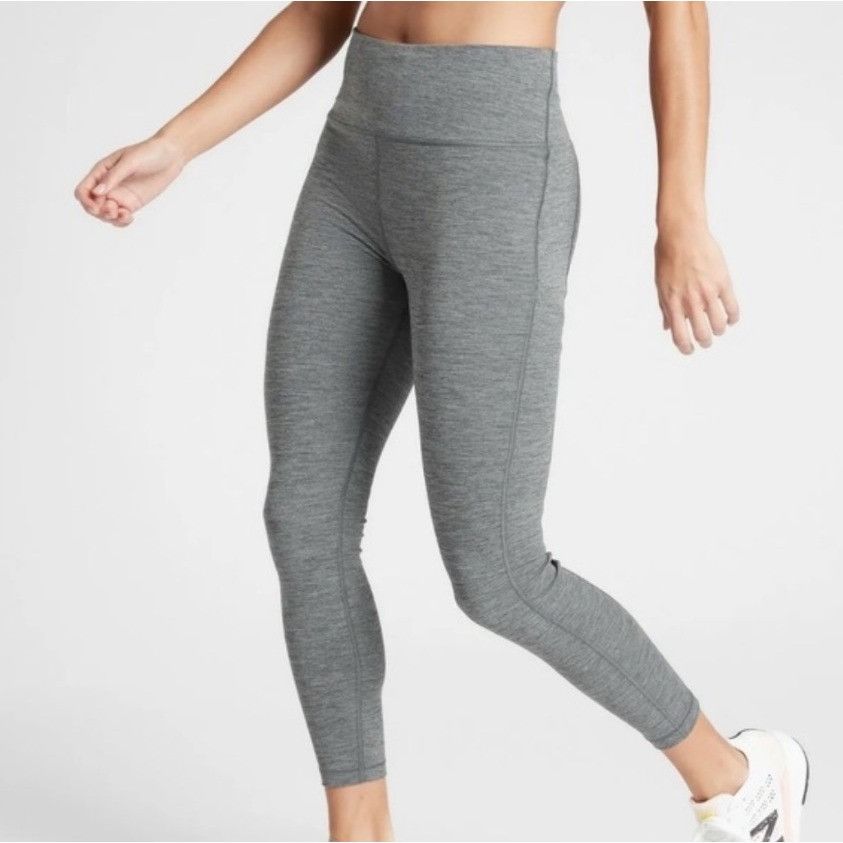 Athleta Athleta Ultimate Stash Pocket Capri Leggings M Size 24" / US 00 / IT 34 - 1 Thumbnail