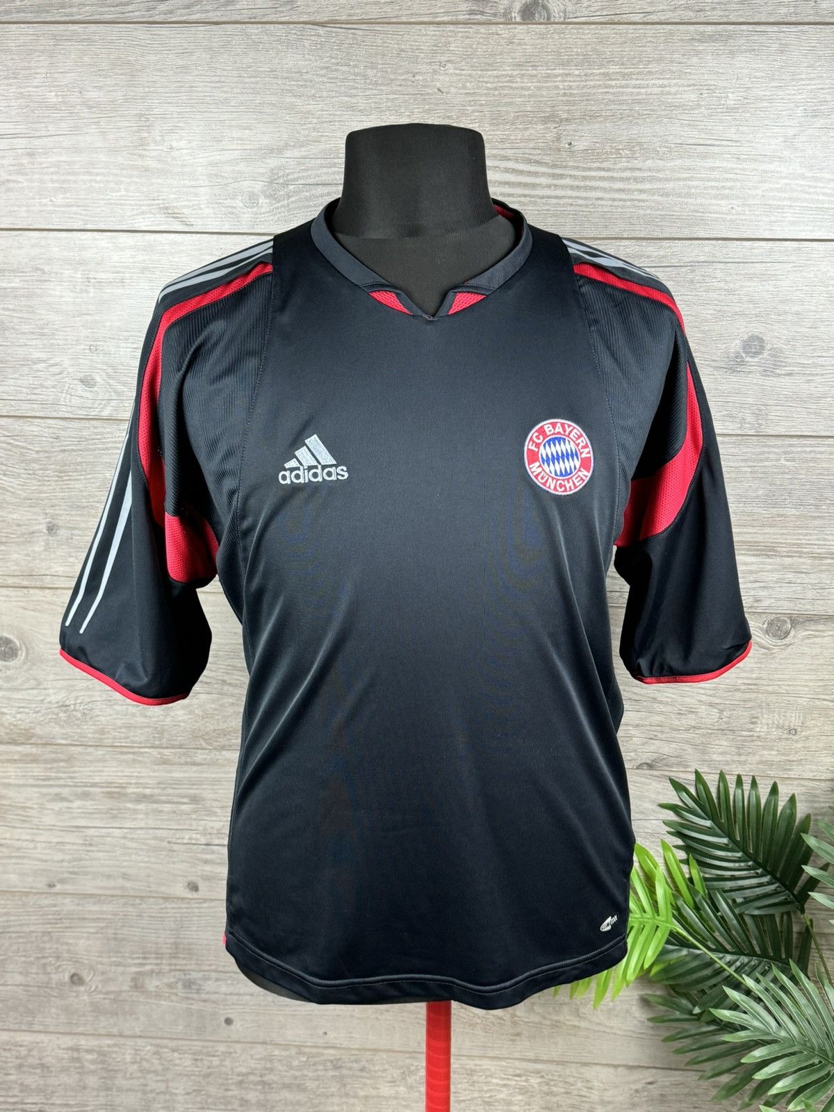 Adidas × Vintage Bayern Munich 2003-04 Adidas Training Shirt Vintage size L Size US L / EU 52-54 / 3 - 2 Thumbnail