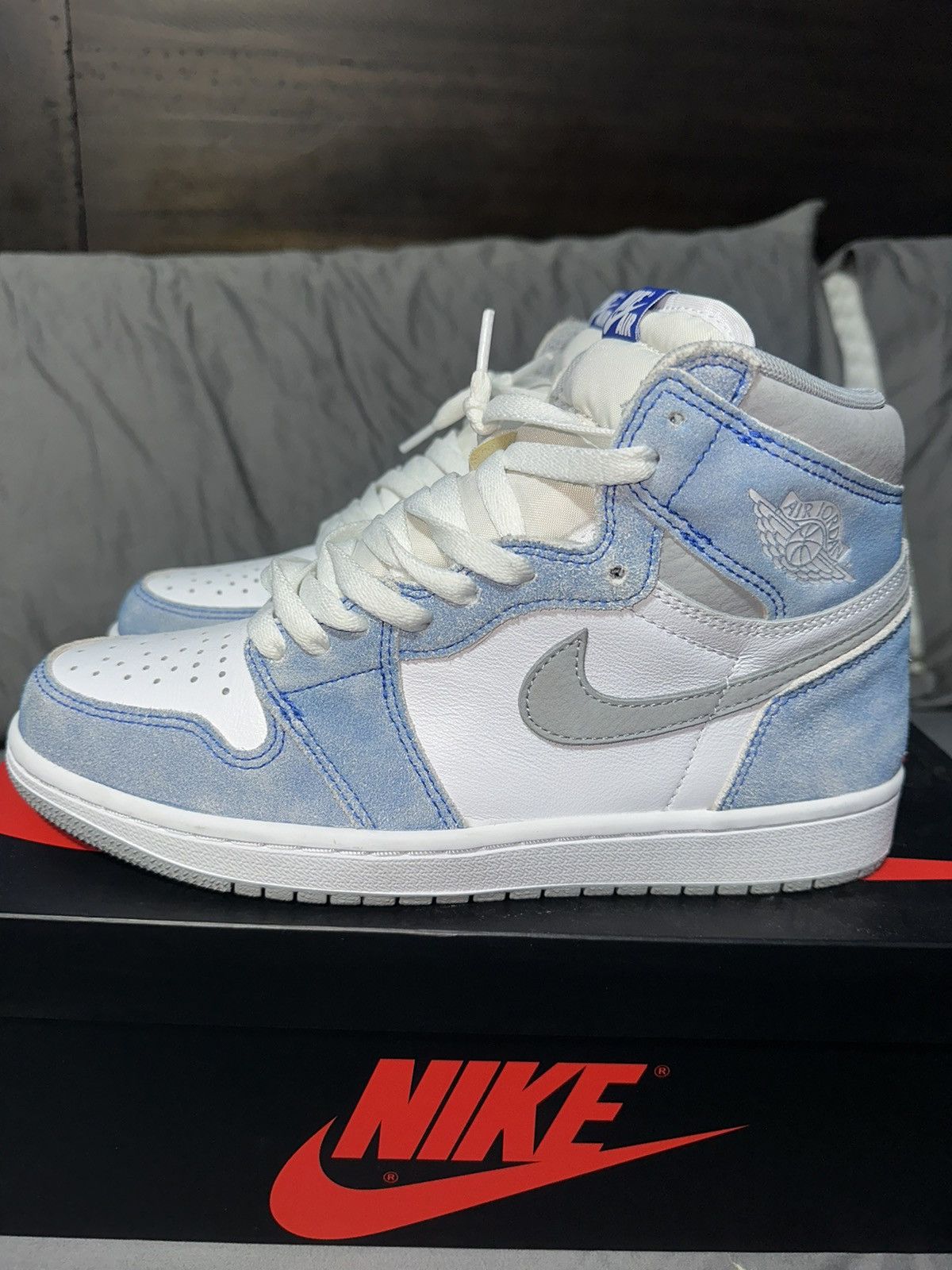 Jordan Brand × Nike Air Jordan 1 Hyper Royal 8.5 Size US 8.5 / EU 41-42 - 4 Thumbnail
