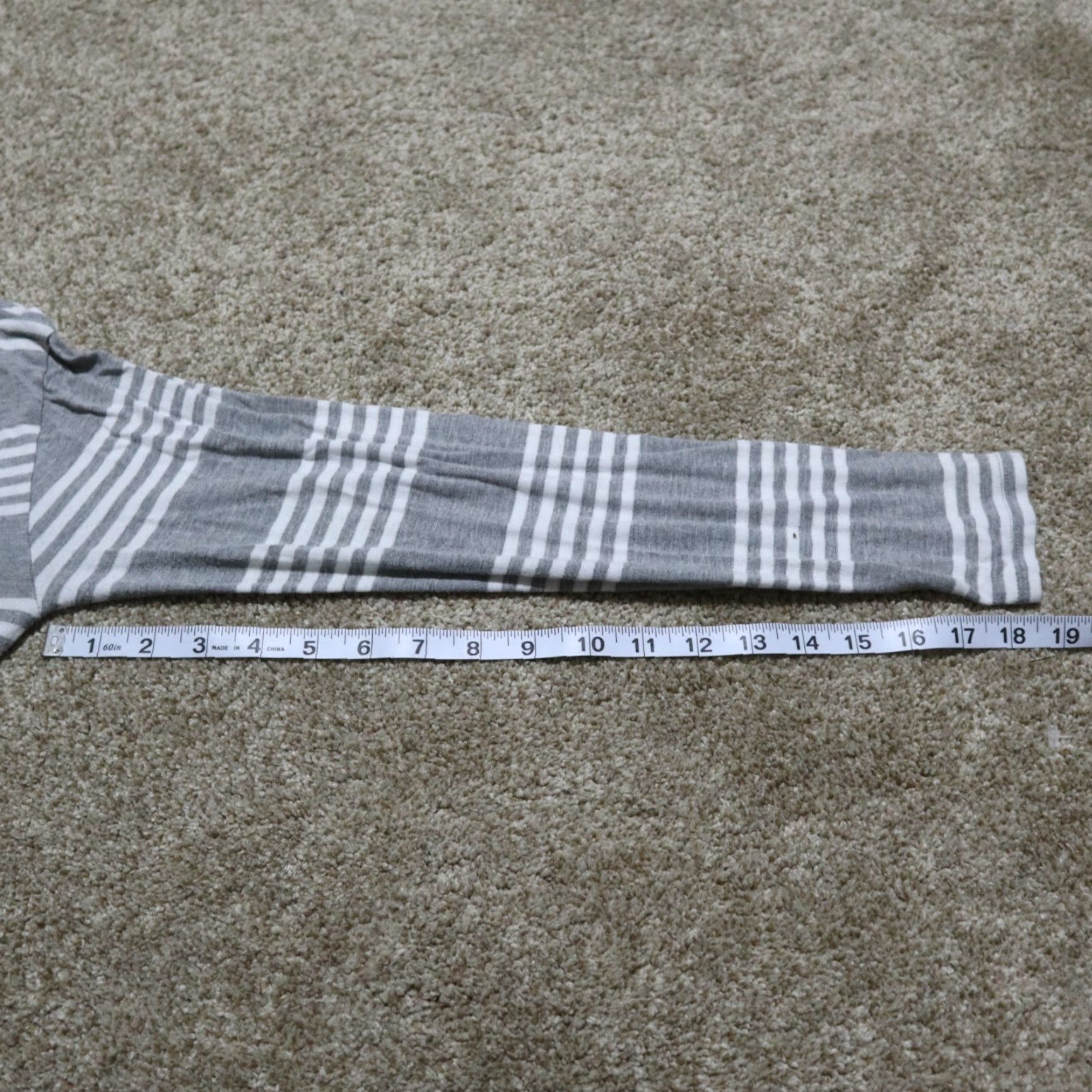 Banana Republic Banana Republic Top Shirt Gray White Stripe Knit Cotton Blend Long Sleeve T-Shirt Women S Small Crew Neck Casual Size S / US 4 / IT 40 - 6 Thumbnail