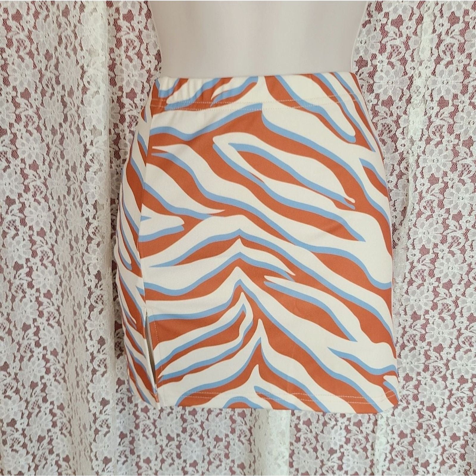 Shein Nwt shein x white tiger tripe mini pencil skirt medium Size 28" / US 6 / IT 42 - 1 Thumbnail