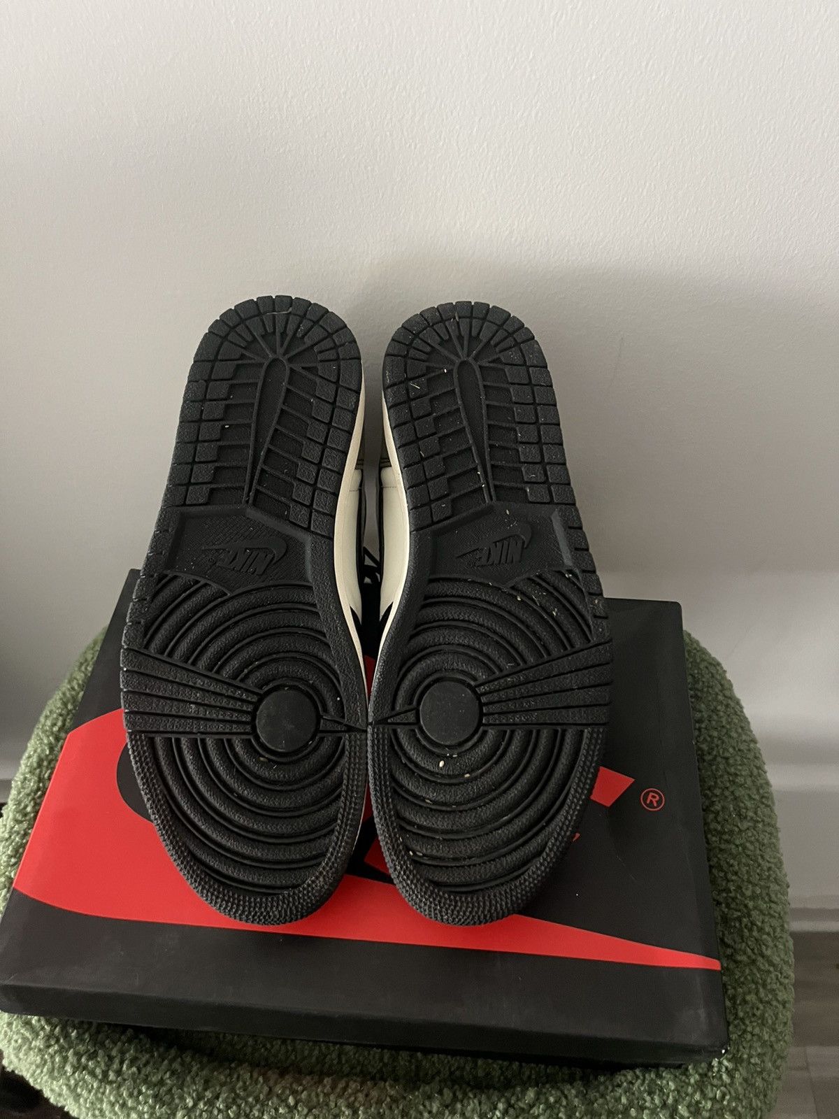 Nike Jordan 1 Dark Mocha 9.5 Size US 9.5 / EU 42-43 - 5 Thumbnail