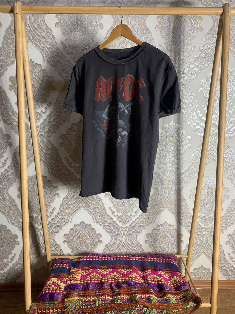 AC/DC × Vintage VERY RARE AC/DC THE SWITCH IS ON EUROPE TOUR 84 ROCK T-SHIRT Size US M / EU 48-50 / 2 - 4 Thumbnail