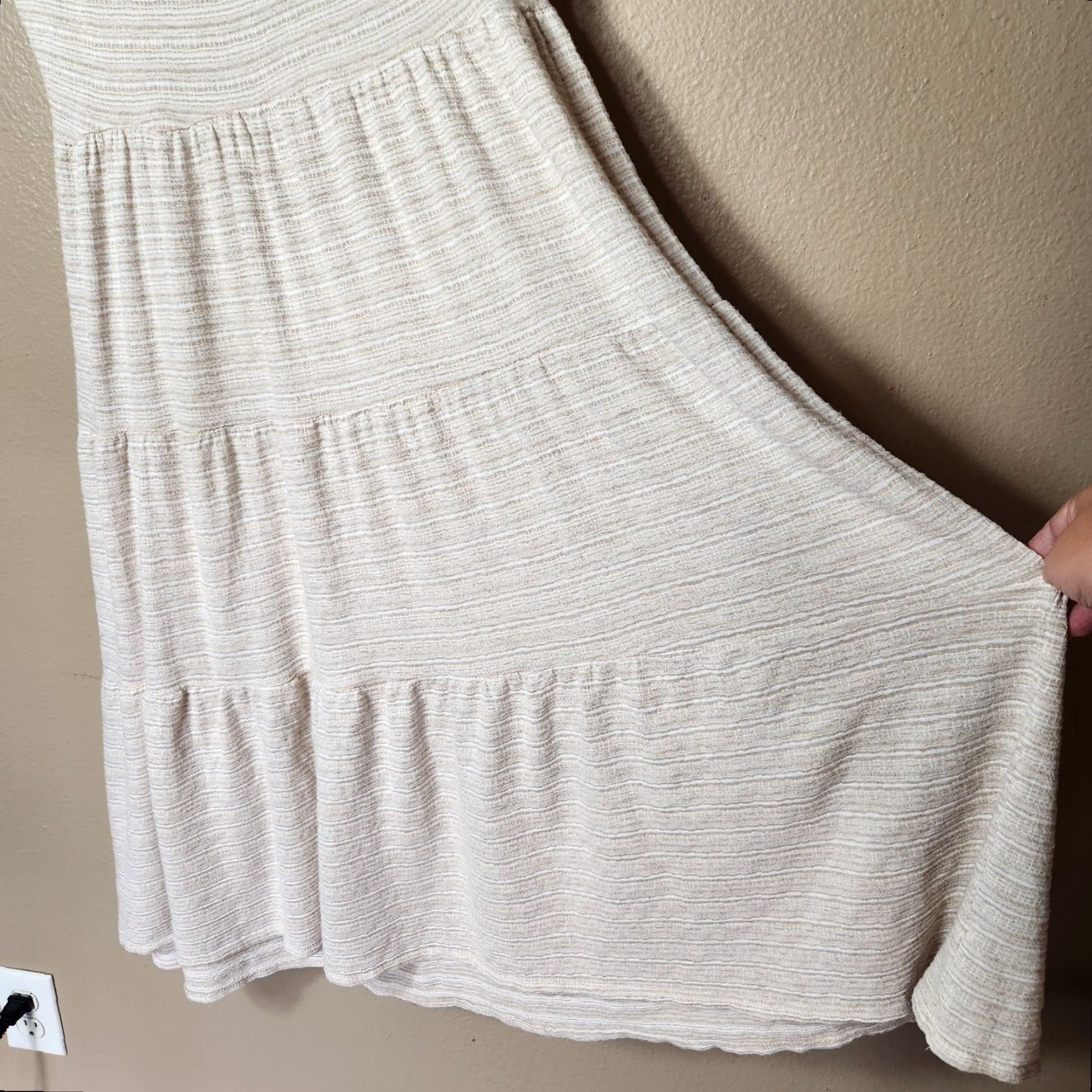 Vintage See You Monday Beige/Ivory Sleeveless Textured V-Neck Tiered Midi Dress-Size M Size M / US 6-8 / IT 42-44 - 3 Thumbnail