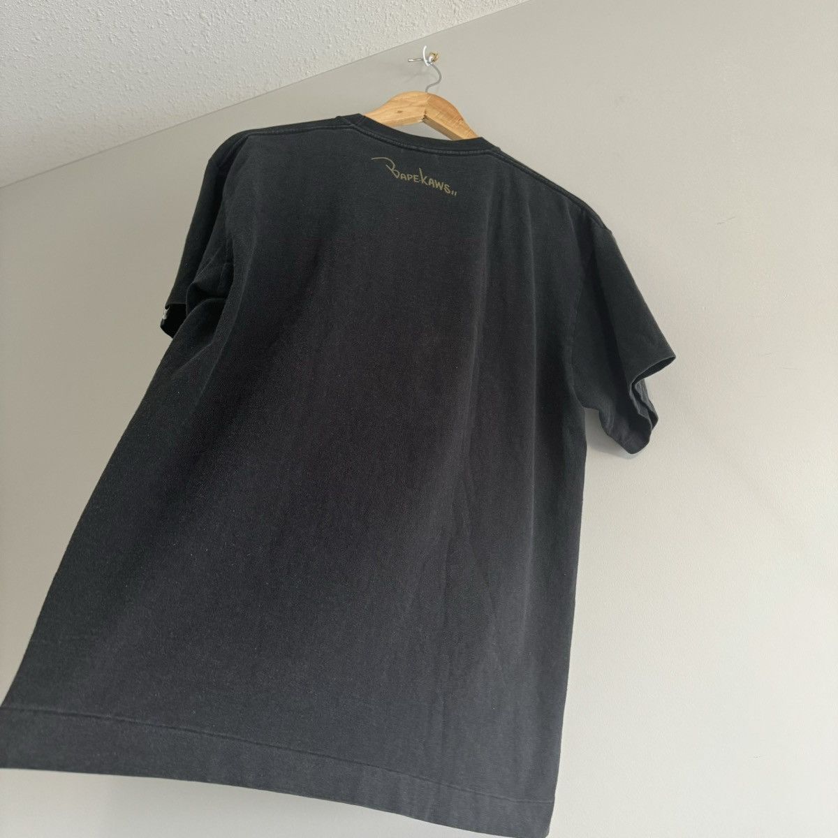 Bape × Kaws OG Bendy Color Camo College Logo Tee NYC Size US L / EU 52-54 / 3 - 6 Thumbnail