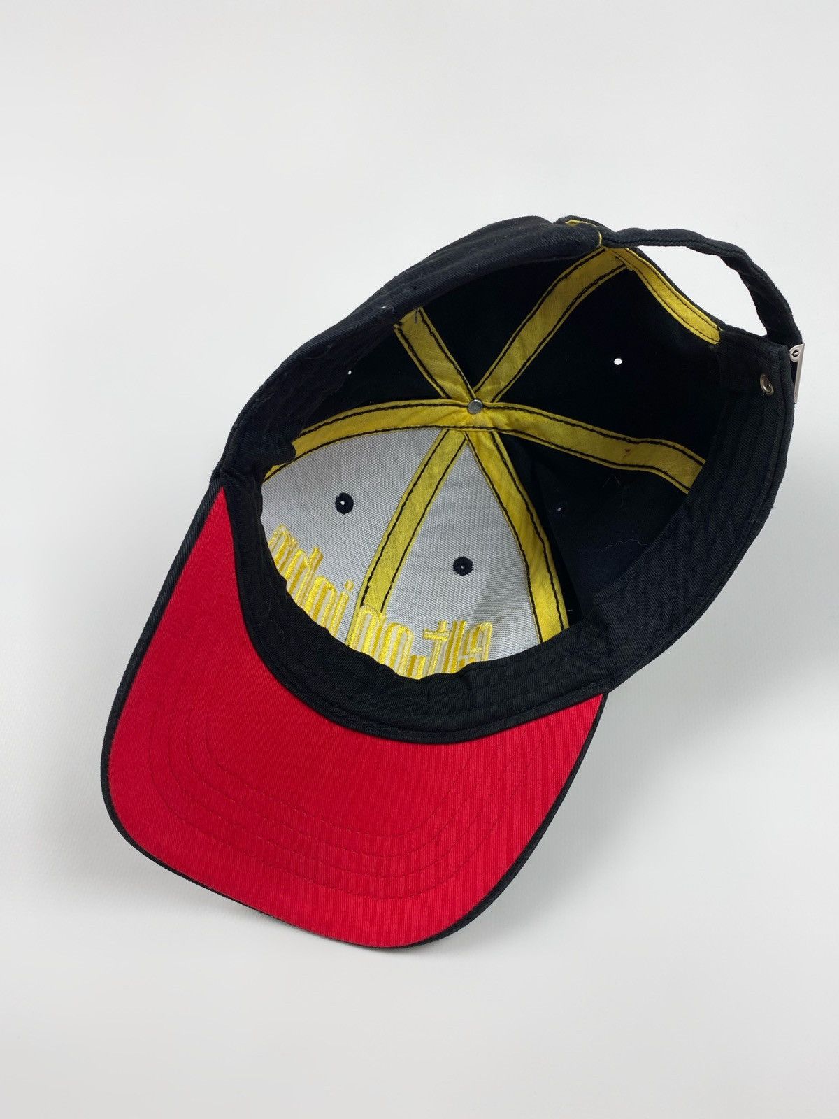 Band Tees 2005 Vintage Elton John The Red, Yellow & Black Piano Cap Size ONE SIZE - 5 Thumbnail