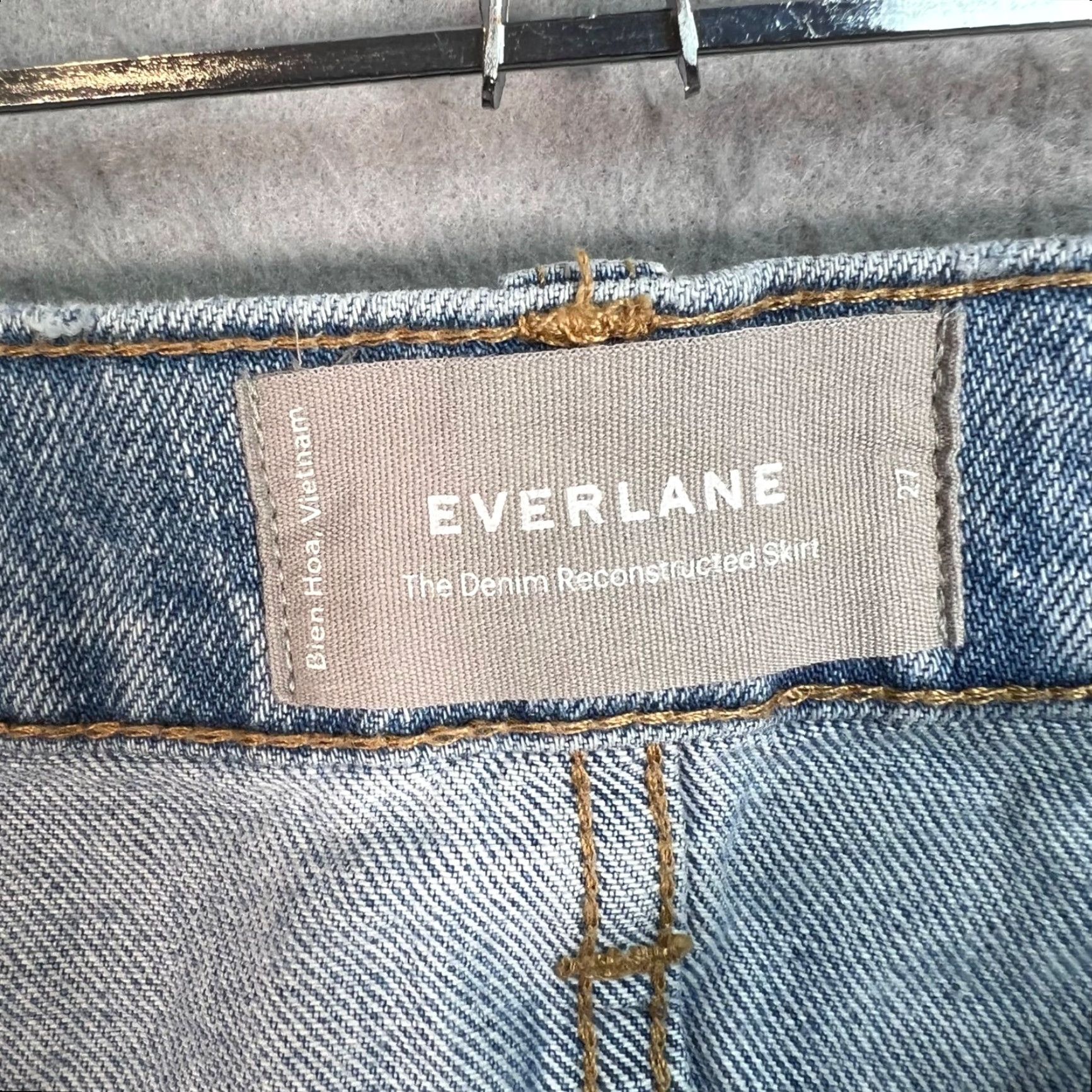 Everlane Everlane Denim Reconstructed Skirt Womens Size 27 Blue Frayed Hem Pockets Mini Short Casual Summer Spring Fall Size 27" / US 4 / IT 40 - 3 Thumbnail