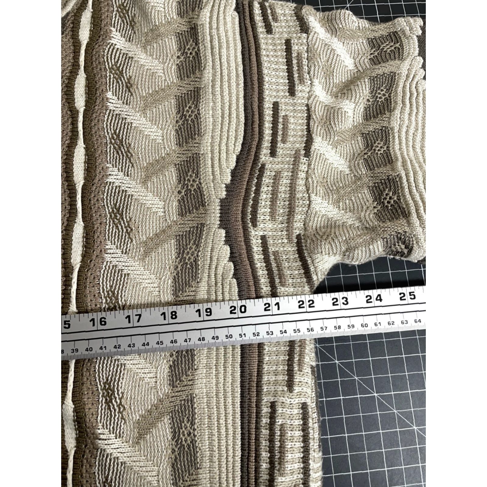 Coogi VINTAGE Protege Sweater Mens Large Beige 90s Cosby 3D Textured Acrylic Knit Style Mens Size US L / EU 52-54 / 3 - 5 Thumbnail