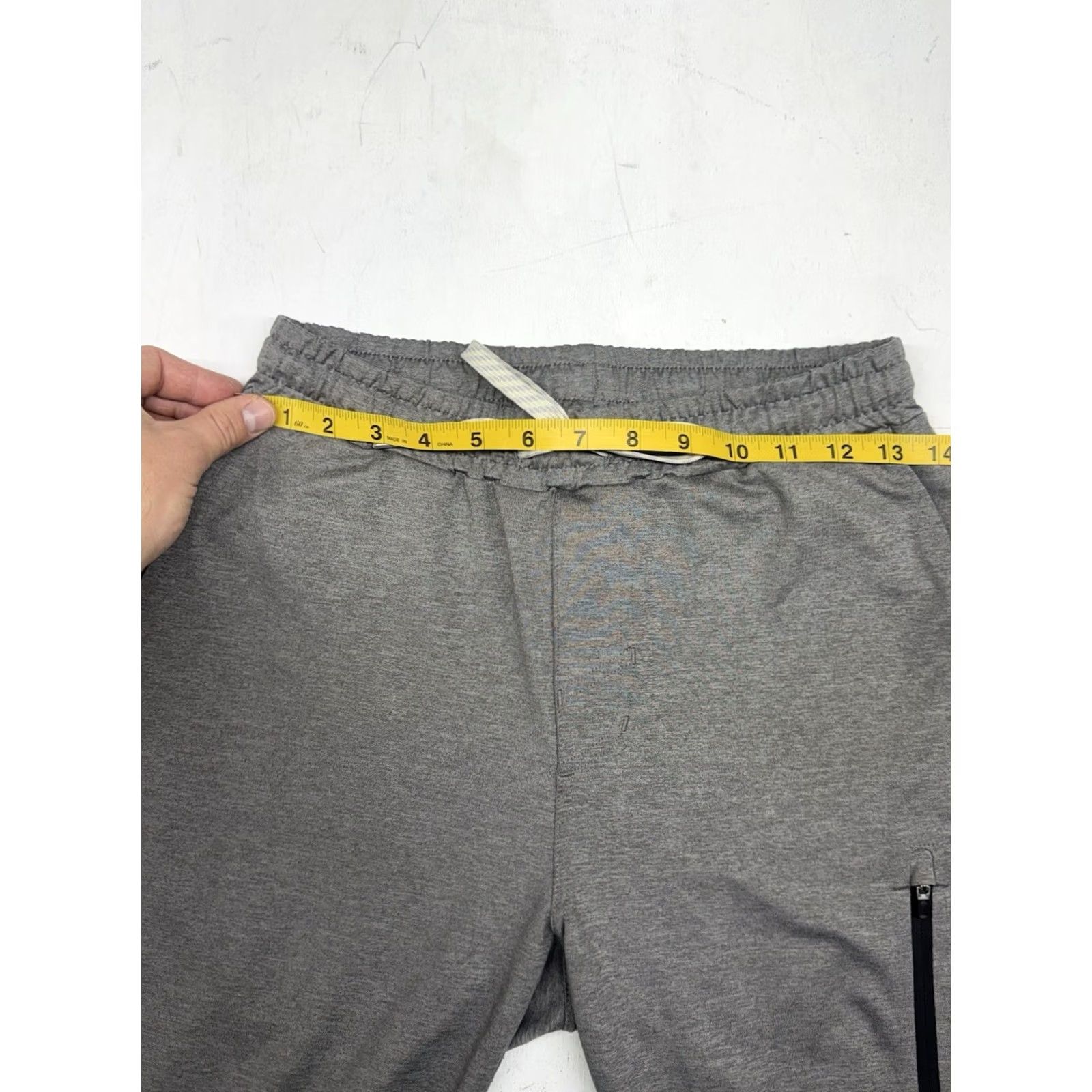 Vuori Vuori Sunday Performance Joggers Pants Dark Gray Mens Small Tapered Zip Pocket Pockets Elastic Waist Athletic Jogger Activewear Regular Size S Size US 29 - 2 Thumbnail