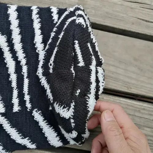 Japanese Brand Winter Hat Zebra Pattern Knitted Beanie Size ONE SIZE - 4 Thumbnail
