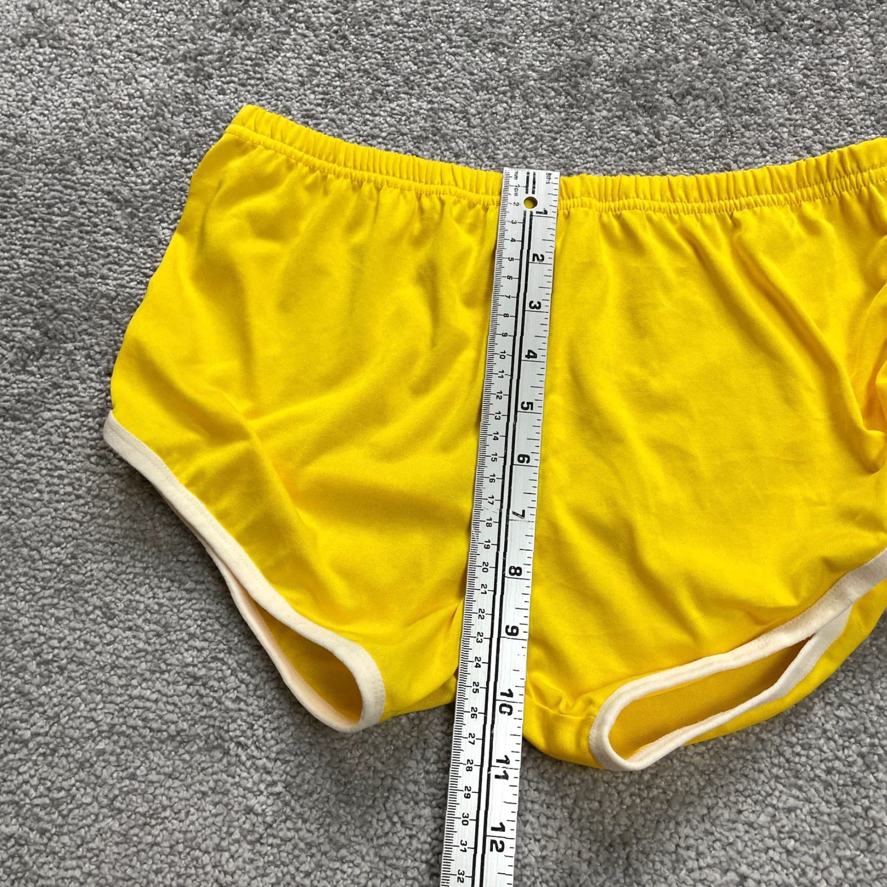 Vintage Unbranded Active Shorts Womens Small Yellow Elastic Athletic Running Gym 26x3 Size 28" / US 6 / IT 42 - 4 Thumbnail