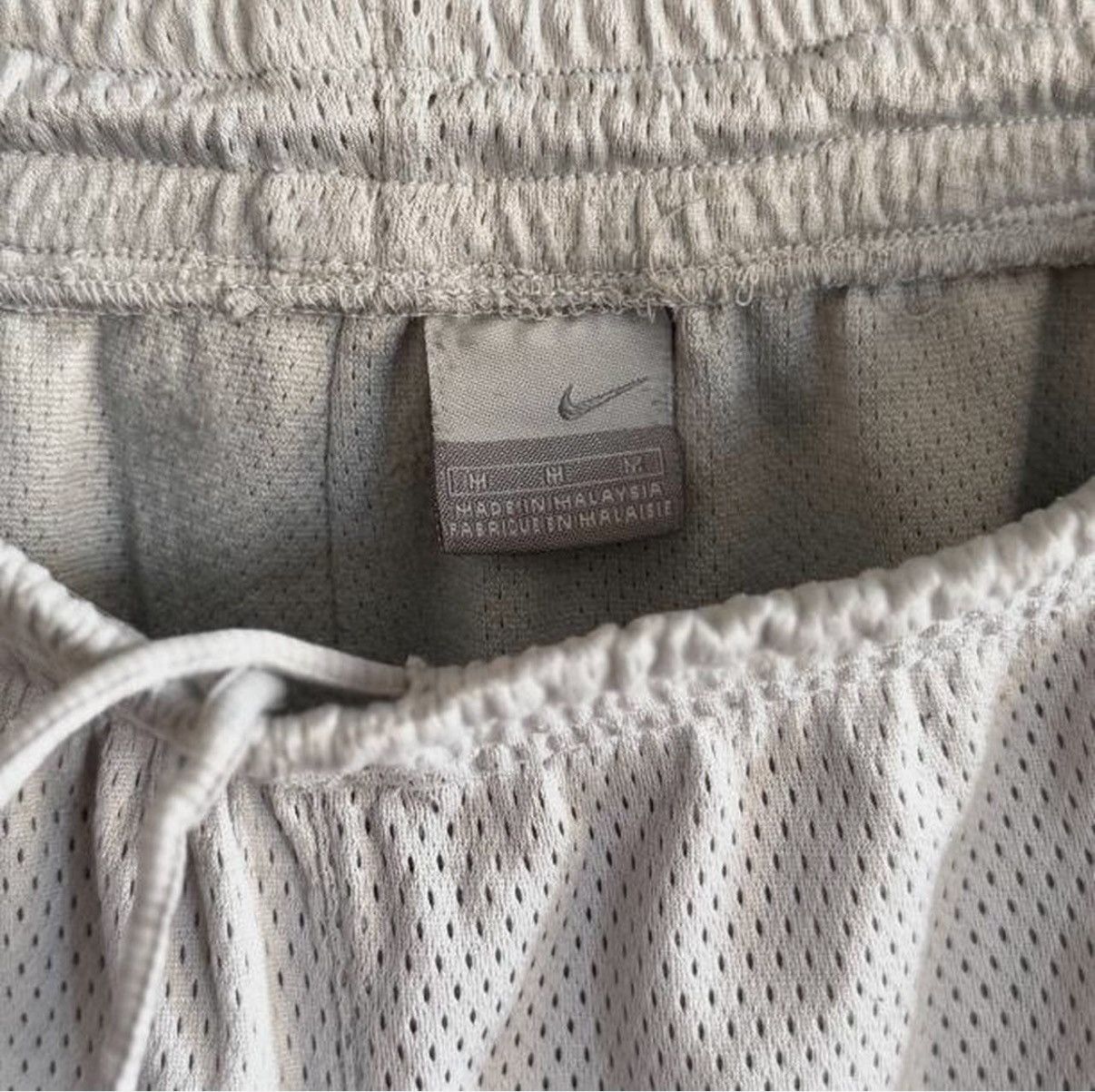 Nike Vintage Early 2000s Silver Accented Baggy Basketball Shorts Size US 32 / EU 48 - 5 Thumbnail