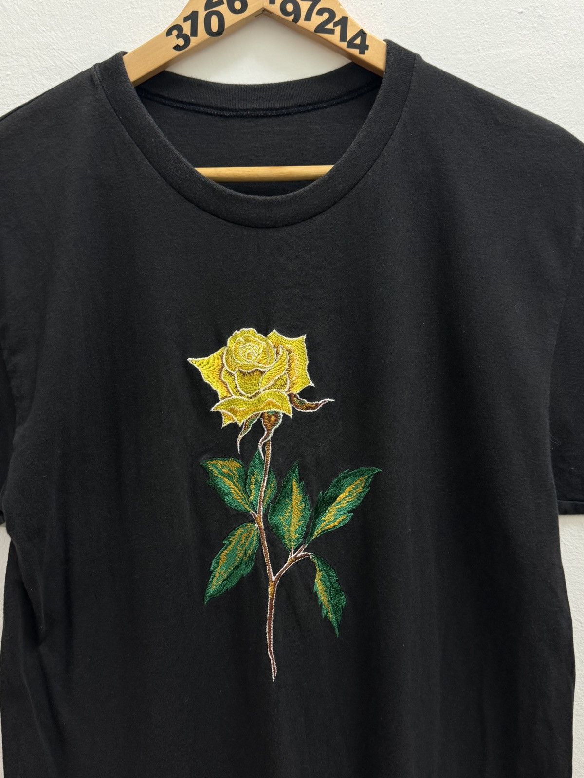 Japanese Brand × Vintage Vintage Embroidery Rose Flower Single Stitch Tee Size US XS / EU 42 / 0 - 5 Thumbnail