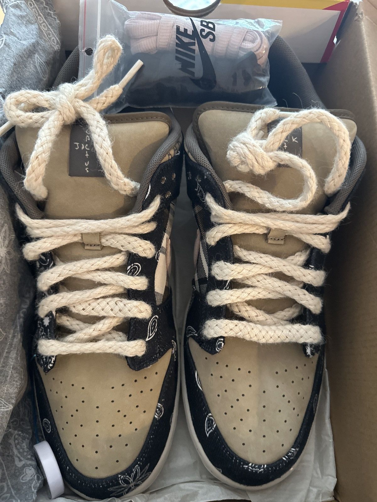 Nike × Travis Scott Nike Dunks Travis Scott Cactus Jacks Size US 13 / EU 46 - 2 Thumbnail