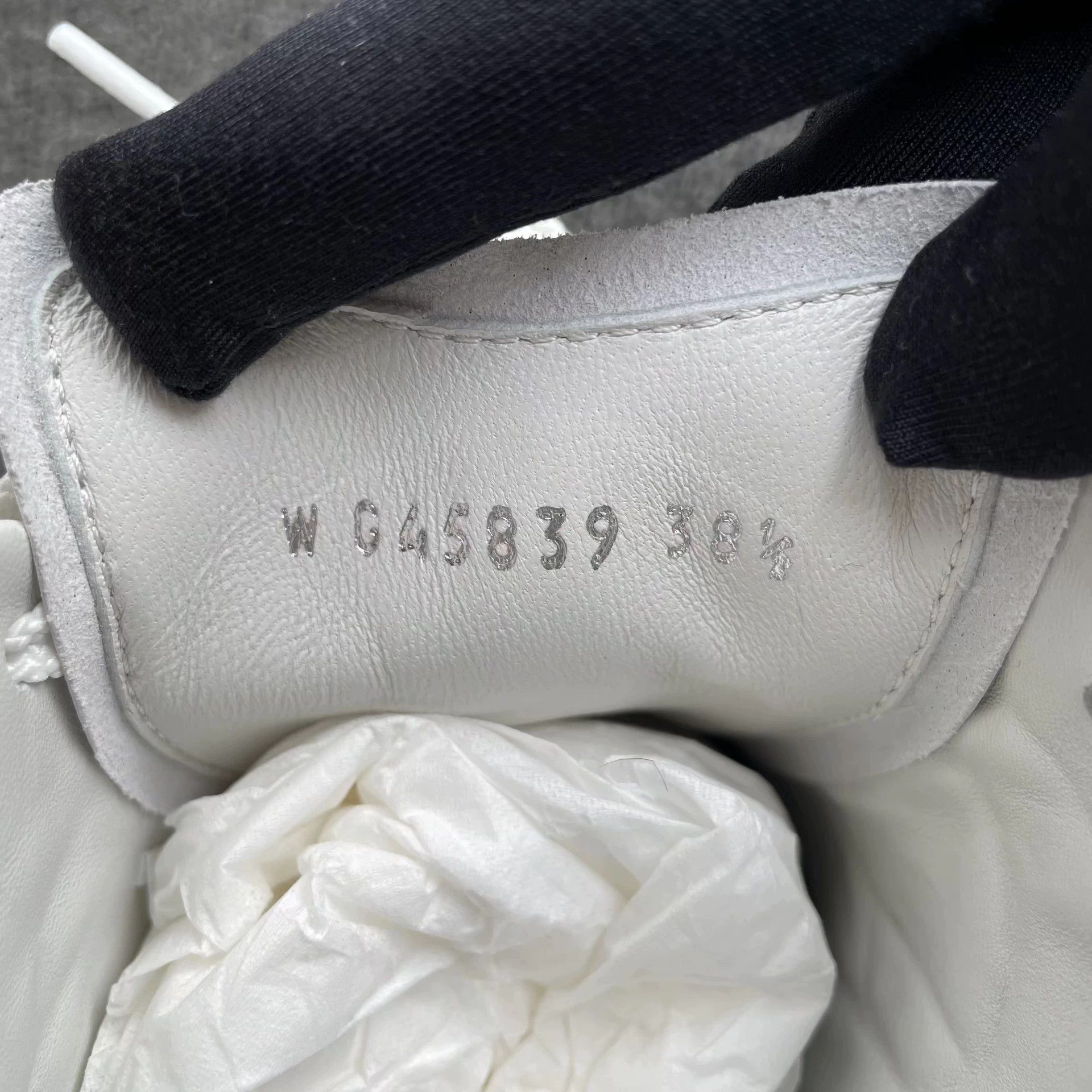 Chanel CHANEL 25S Women's White Deerskin Sneaker 38.5 Unused Size US 8 / IT 38 - 8 Thumbnail