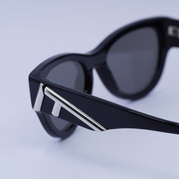 Fendi Fendi FE40135I 01A Sunglasses Shiny Black Cat Eye Frame Size ONE SIZE - 5 Thumbnail