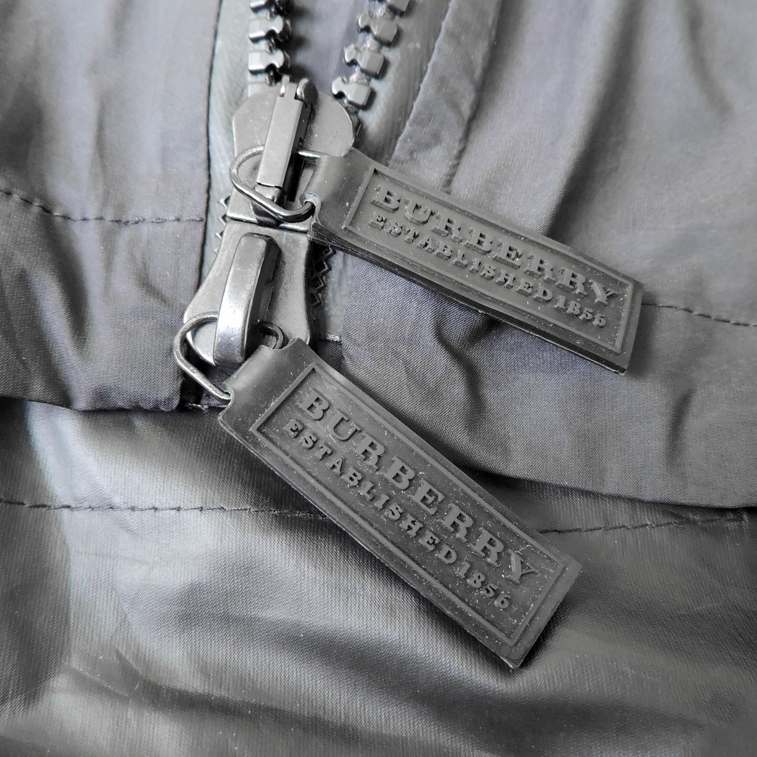Burberry BURBERRY OUTDOOR WATERPROOF PACKABLE JACKET Size US S / EU 44-46 / 1 - 7 Thumbnail