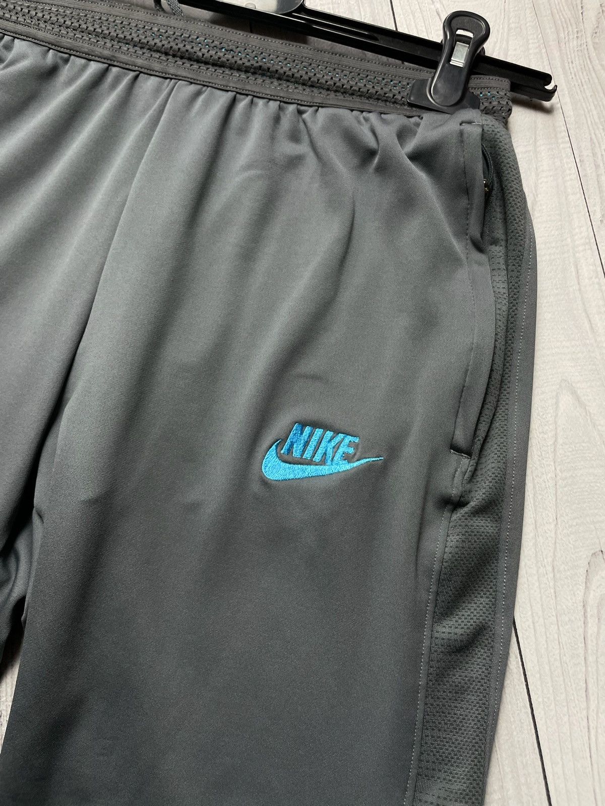 Nike × Vintage Vintage Nike Tottenham soccer joggers size M logo Size US 32 / EU 48 - 3 Thumbnail