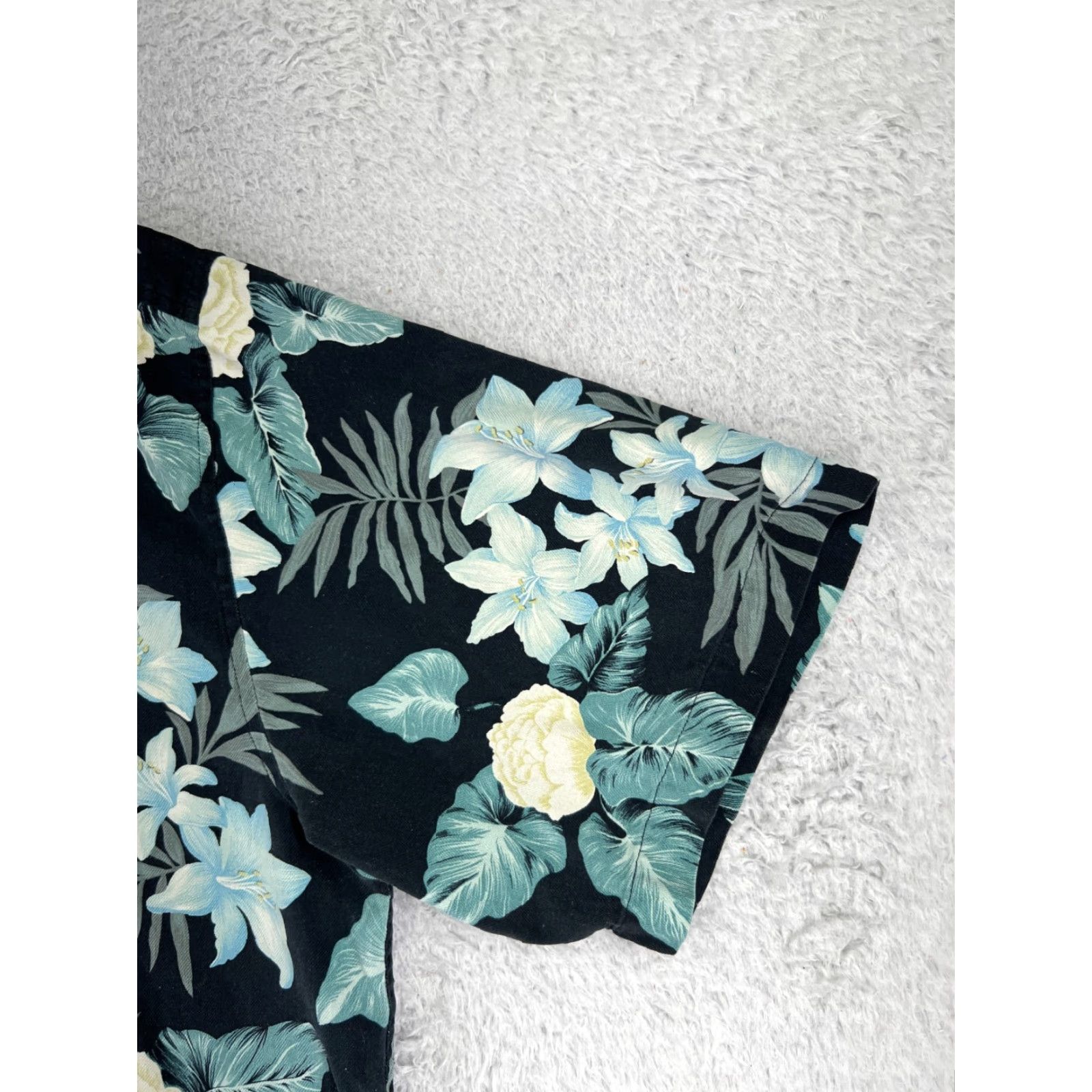 Vintage Wff Shirt Mens 2XL Black Floral Hawaiian Button Up Silk Pocket Classic Aloha Beach Resort Vacation Casual Size US XXL / EU 58 / 5 - 2 Thumbnail