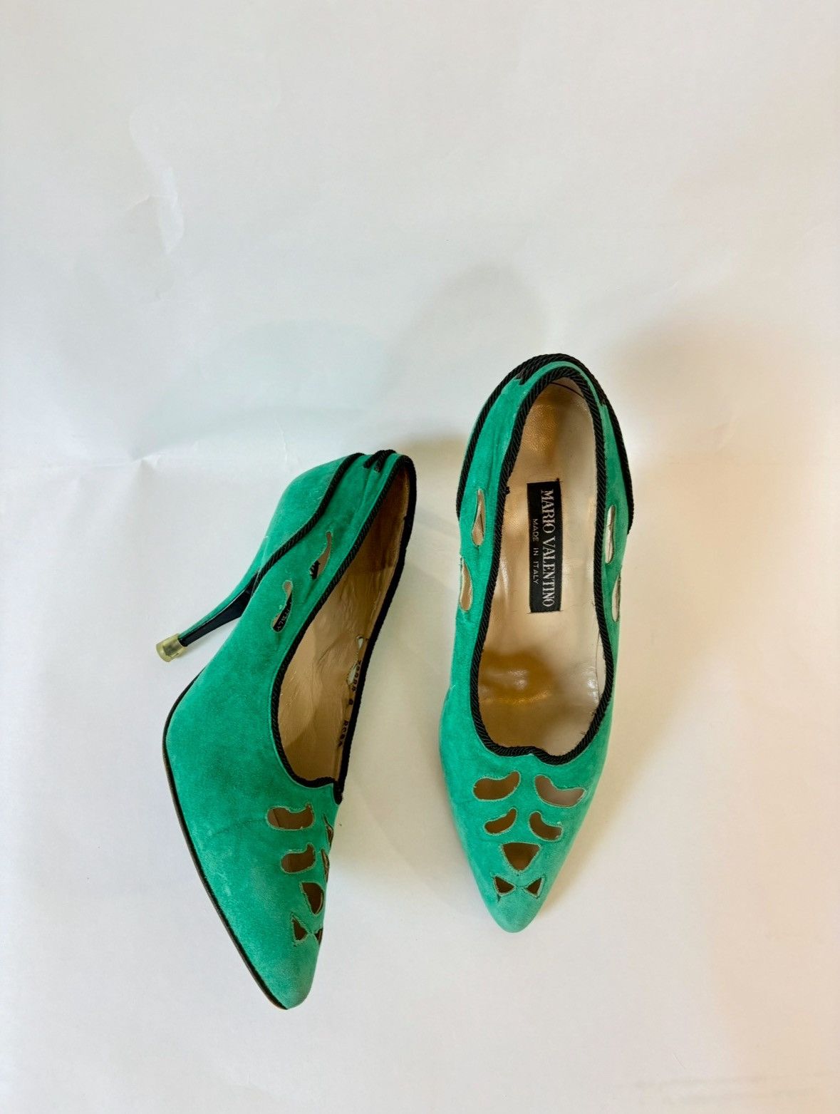 Valentino Mario Valentino 80s Avant Garde Green Suede Cutout Heels Size US 10 / IT 40 - 2 Thumbnail