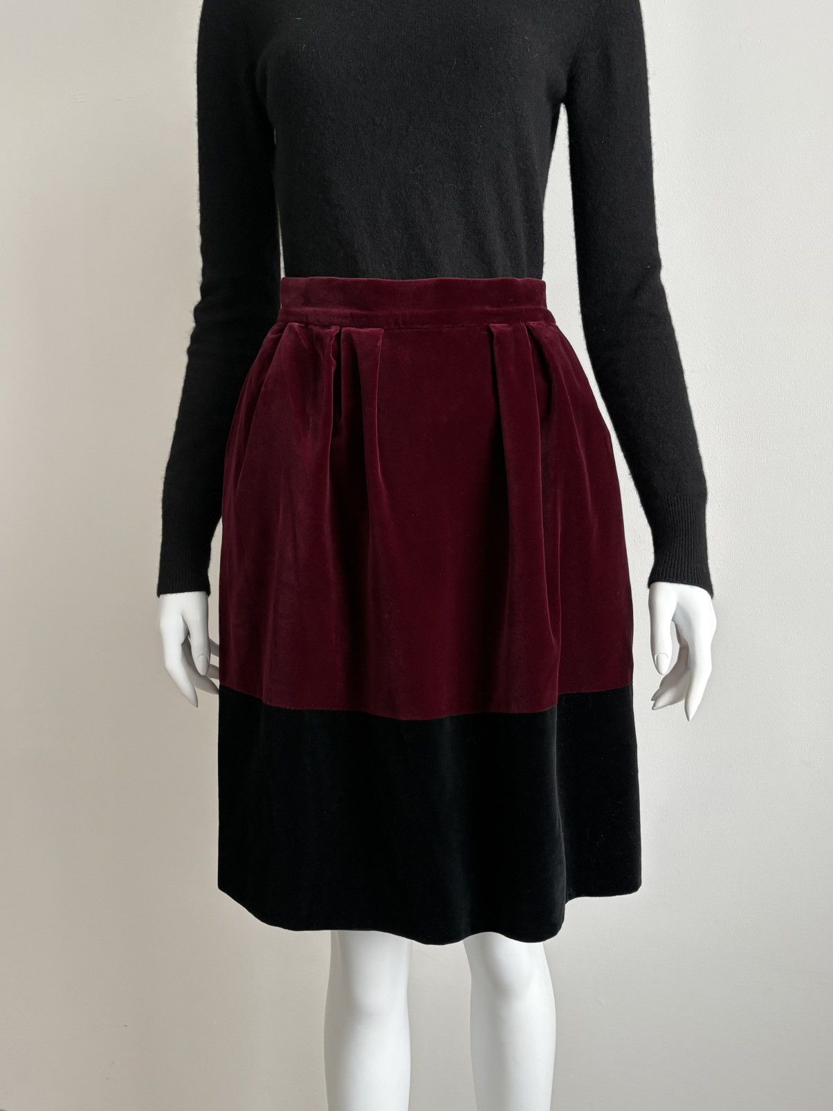 Yves Saint Laurent YSL Rive Gauche F/W 1994 Two-Toned Velvet Skirt Burgundy S Size 27" / US 4 / IT 40 - 4 Thumbnail
