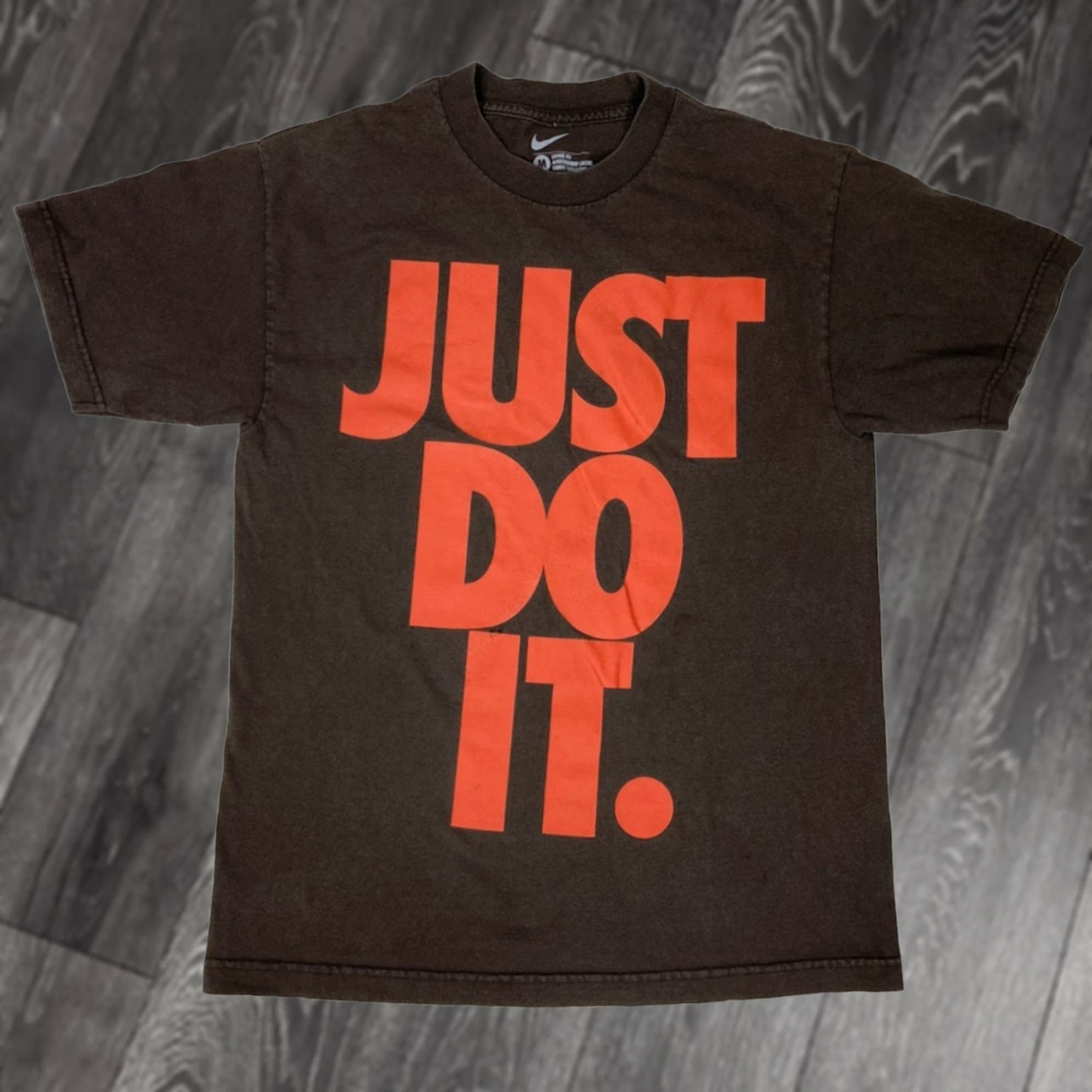 Nike Nike Just Do It Graphic T-shirt Men Slim Fit Medium Brown Orange Short Sleeve Size US M / EU 48-50 / 2 - 1 Thumbnail