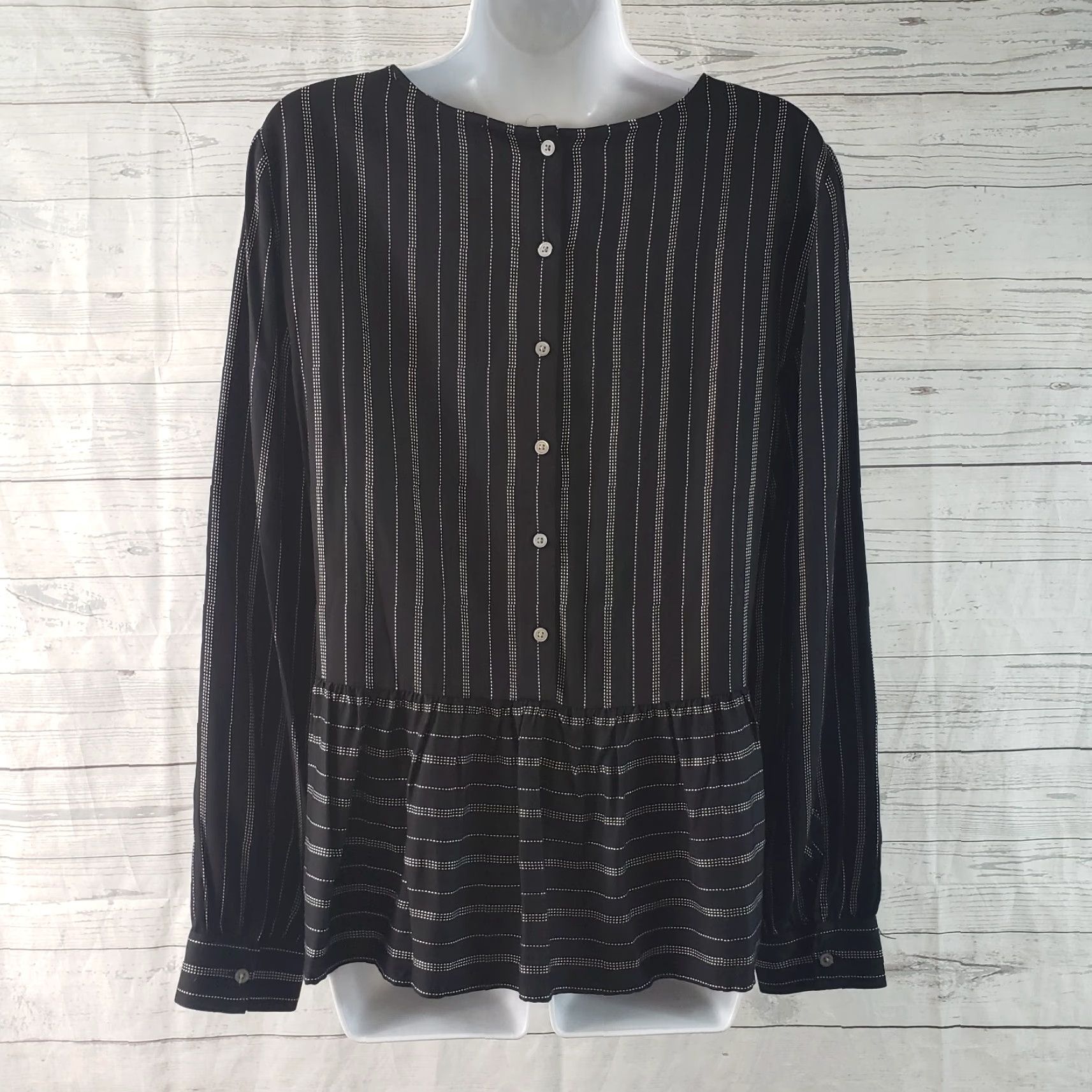 Loft LOFT Ann Taylor Women's Top Blouse Stripe Black White Back Buttons Rayon Size S Short Sleeve Round Neck Size S / US 4 / IT 40 - 4 Thumbnail
