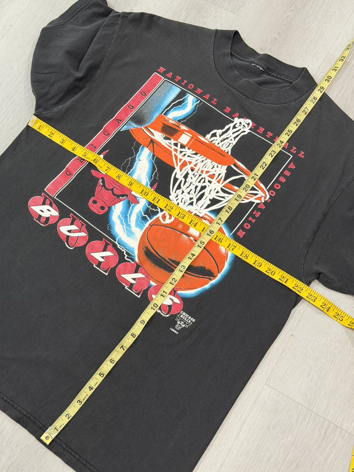Logo 7 Vintage 90s Chicago Bulls Lightning Graphic Tee NBA Logo 7 Size US XL / EU 56 / 4 - 6 Thumbnail