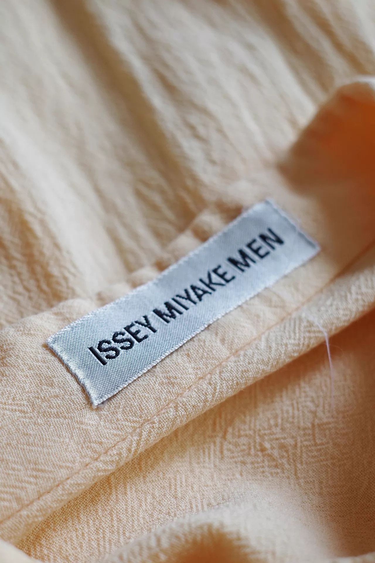 Issey Miyake Issey Miyake Men 90s Pleated Pale Yellow Shirt Size US L / EU 52-54 / 3 - 6 Thumbnail