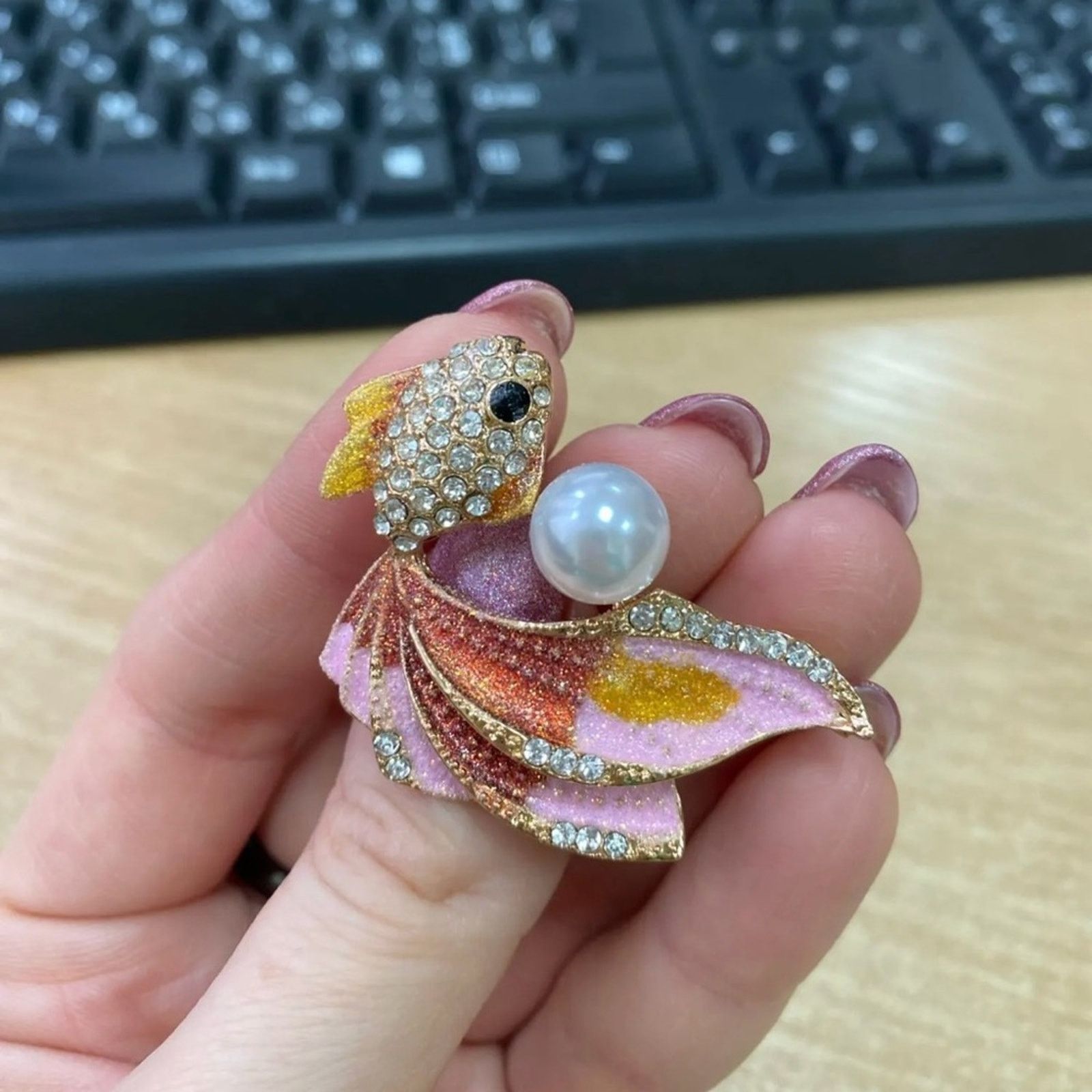 Other Cute Color Goldfish Brooch Fashion Rhinesonte Pearl Fish Size ONE SIZE - 3 Thumbnail