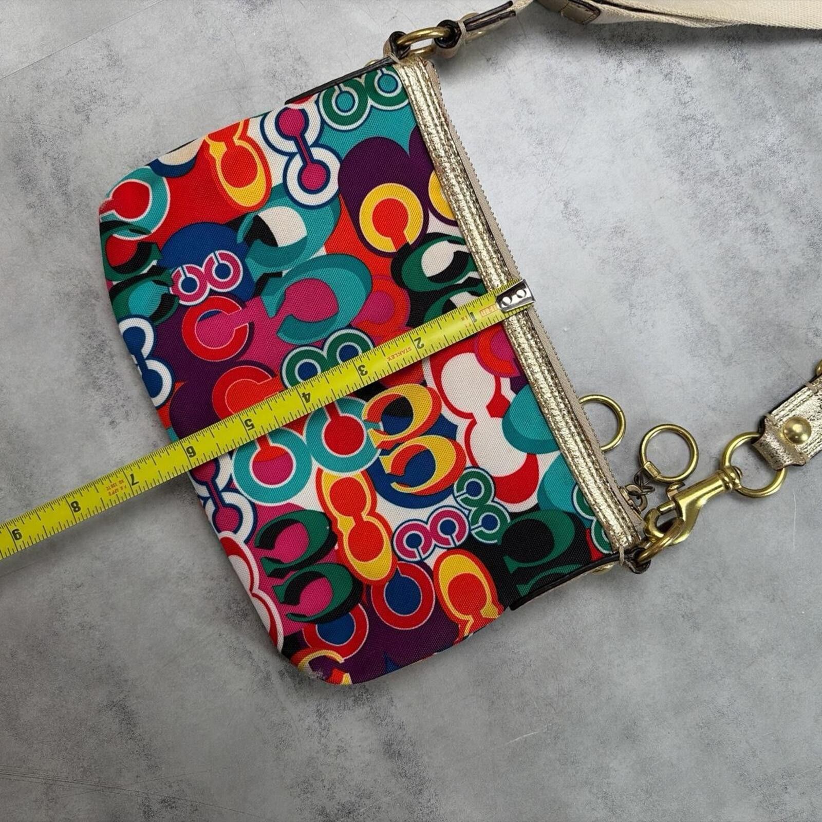 Coach Y2K Coach Multicolor Signature Print Canvas Zip Shoulder Bag Size ONE SIZE - 8 Thumbnail