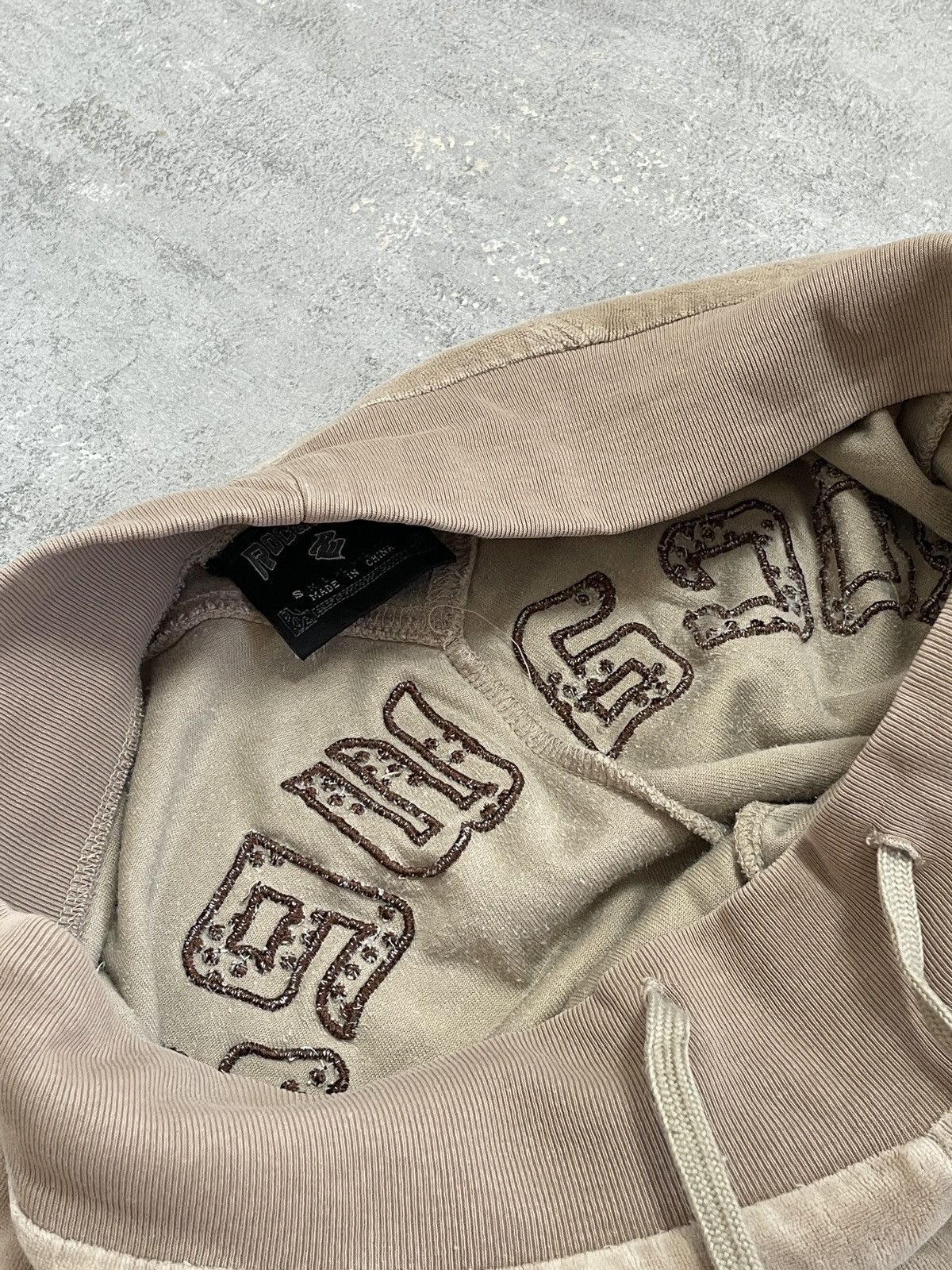 Rocawear × Vintage Vintage Rocawear Velour Y2K Sweatpants Big Logo Size S Size 30" / US 8 / IT 44 - 7 Thumbnail
