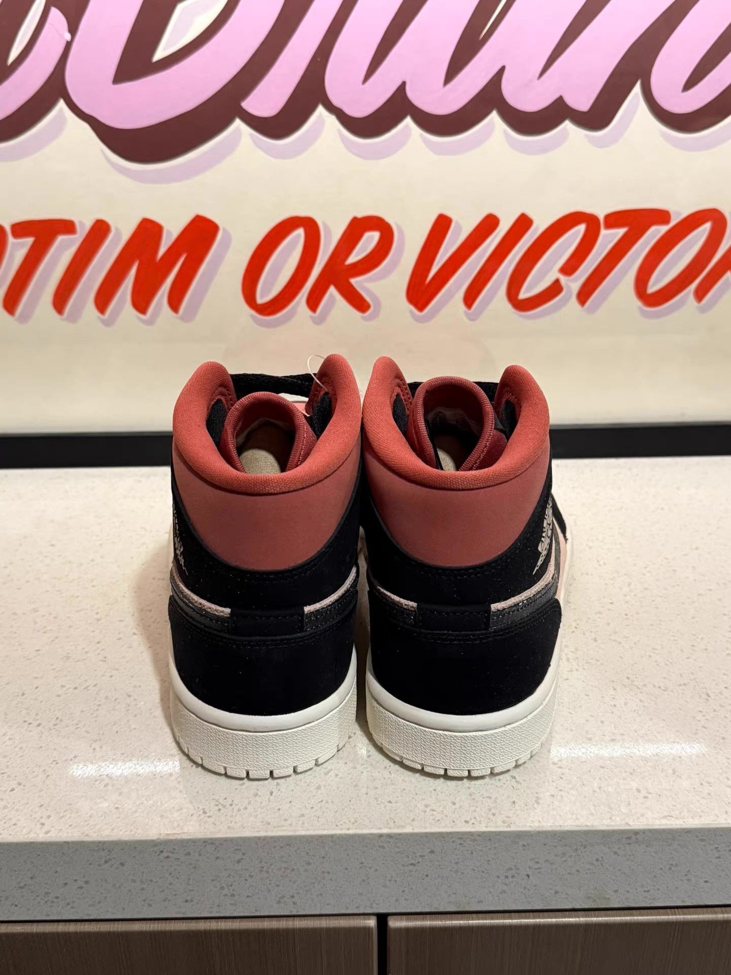 Nike Jordan Air Jordan 1 Mid basketball shoe。Ｑ20 Size US 6.5 / IT 36.5 - 2 Thumbnail
