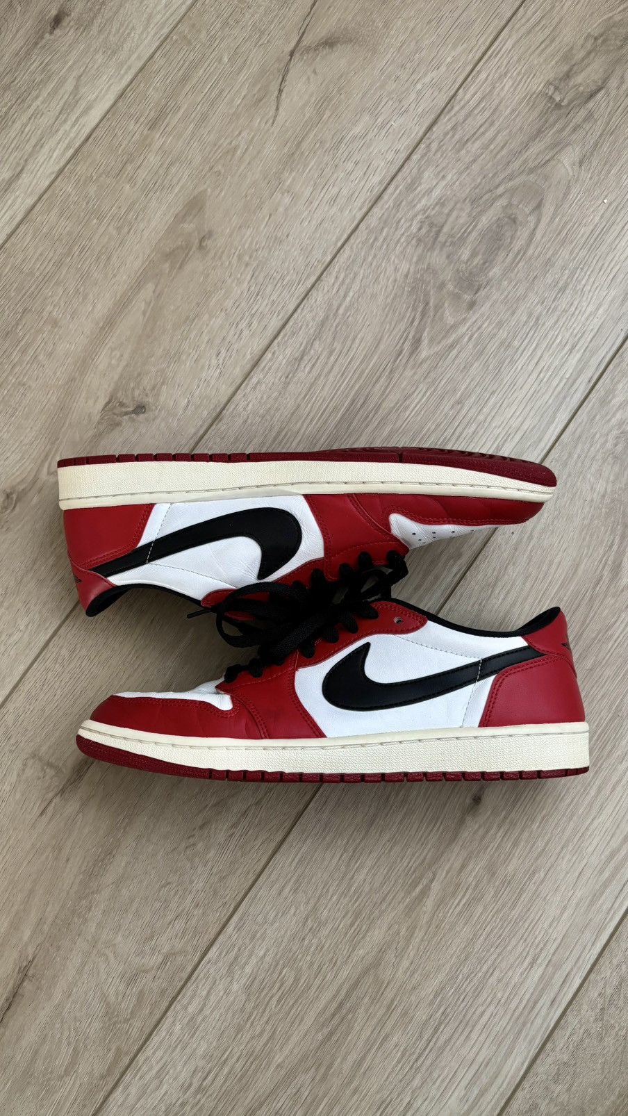 Nike Air Jordan 1 Low OG Chicago 2016 SIZE 10.5 GREAT CONDITION Size US 10.5 / EU 43-44 - 1 Thumbnail