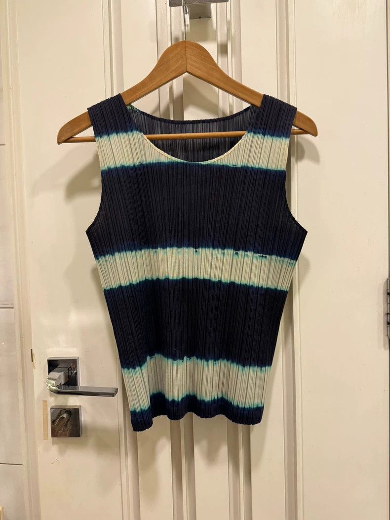 Issey Miyake size:3 Black and white vest