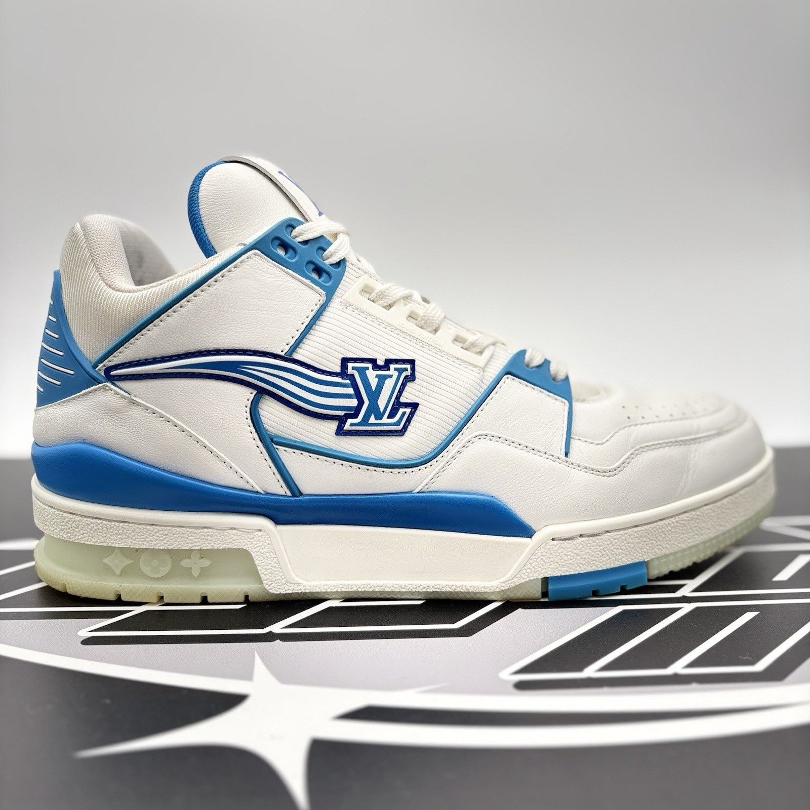 Louis Vuitton Louis Vuitton Trainer Mid ‘ White, Blue ’ | GREAT COND! Size US 10 / EU 43 - 2 Thumbnail