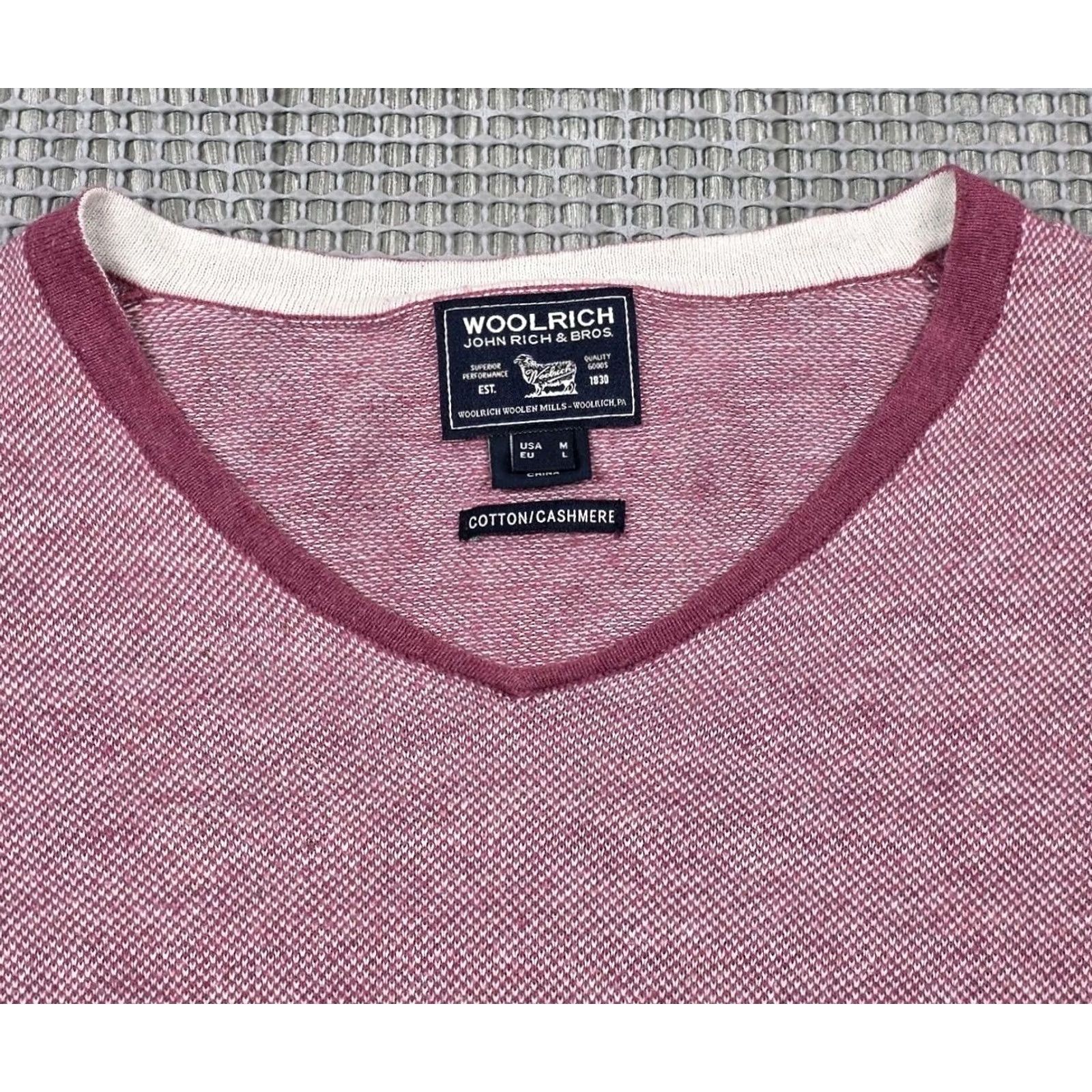 Vintage Woolrich Mens V-Neck Sweater Pink Waffle Knit M Cashmere Cotton Pullover Knit Shirt Size US M / EU 48-50 / 2 - 4 Thumbnail
